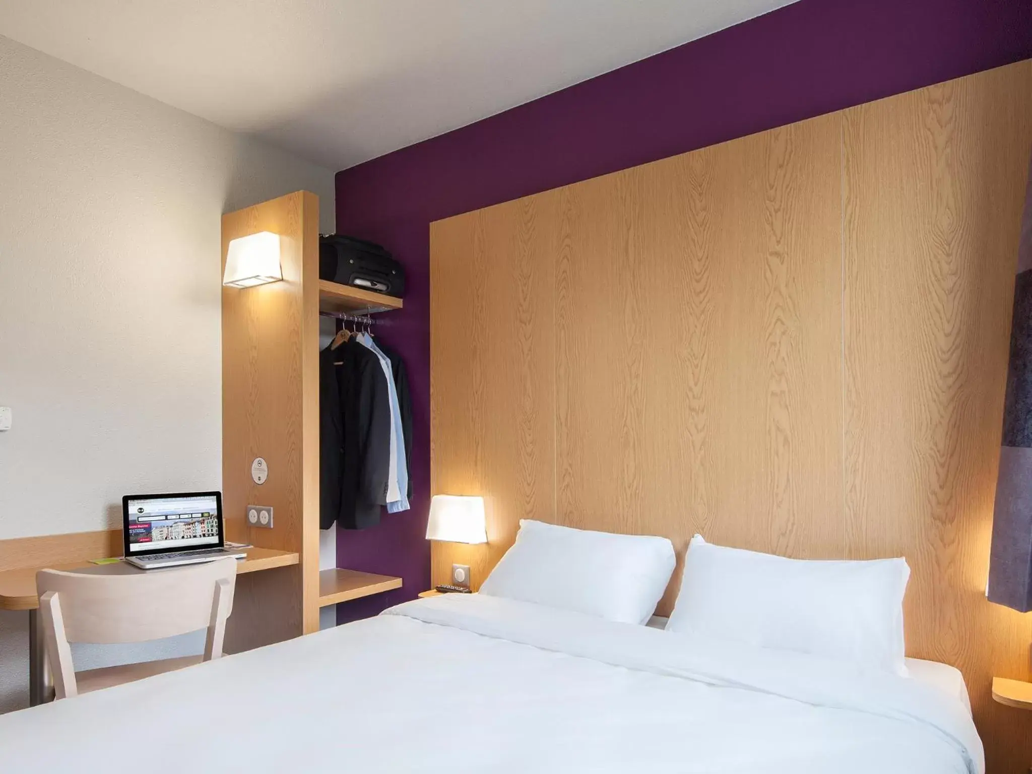 Photo of the whole room, Bed in B&B HOTEL Paris Italie Porte de Choisy