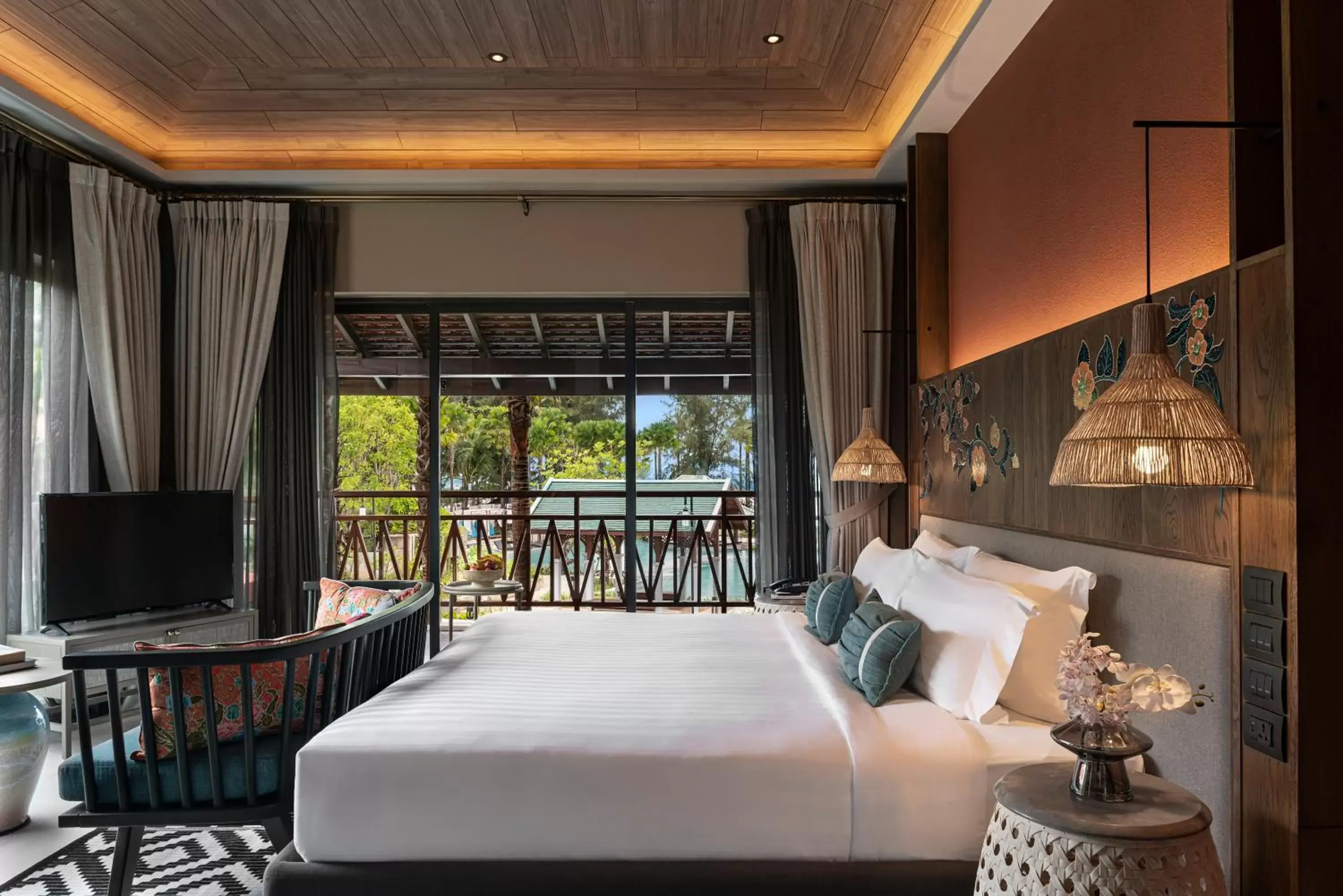 Bed in Grand Mercure Khao Lak Bangsak