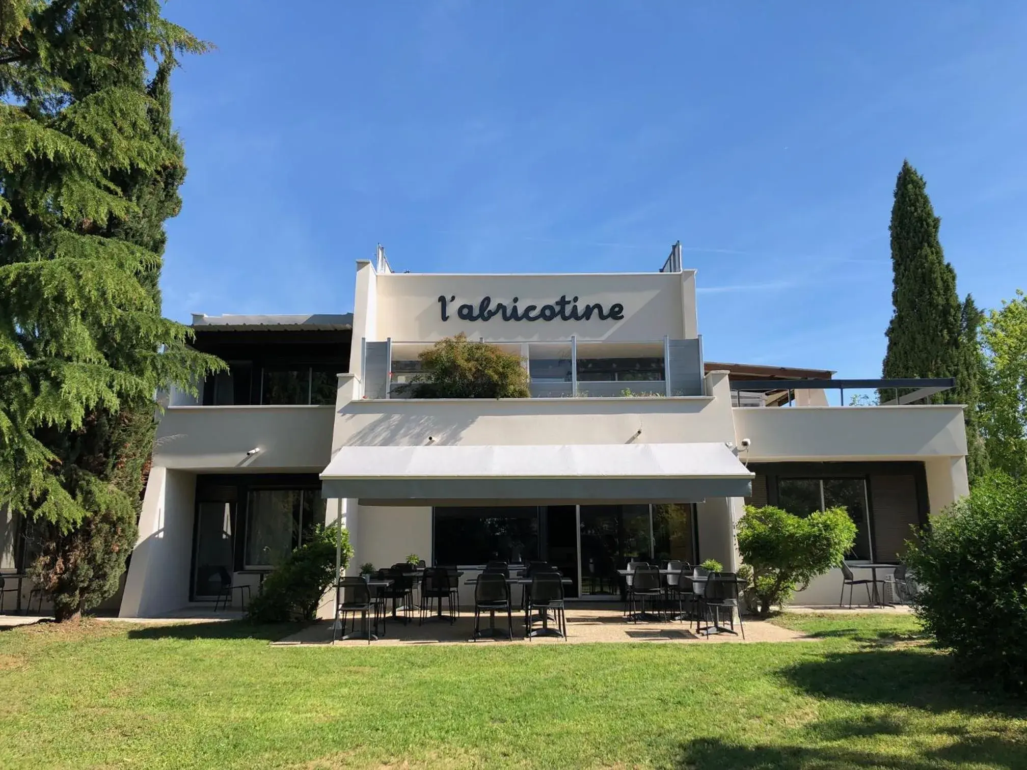 Facade/entrance, Property Building in Logis Hôtel l'Abricotine