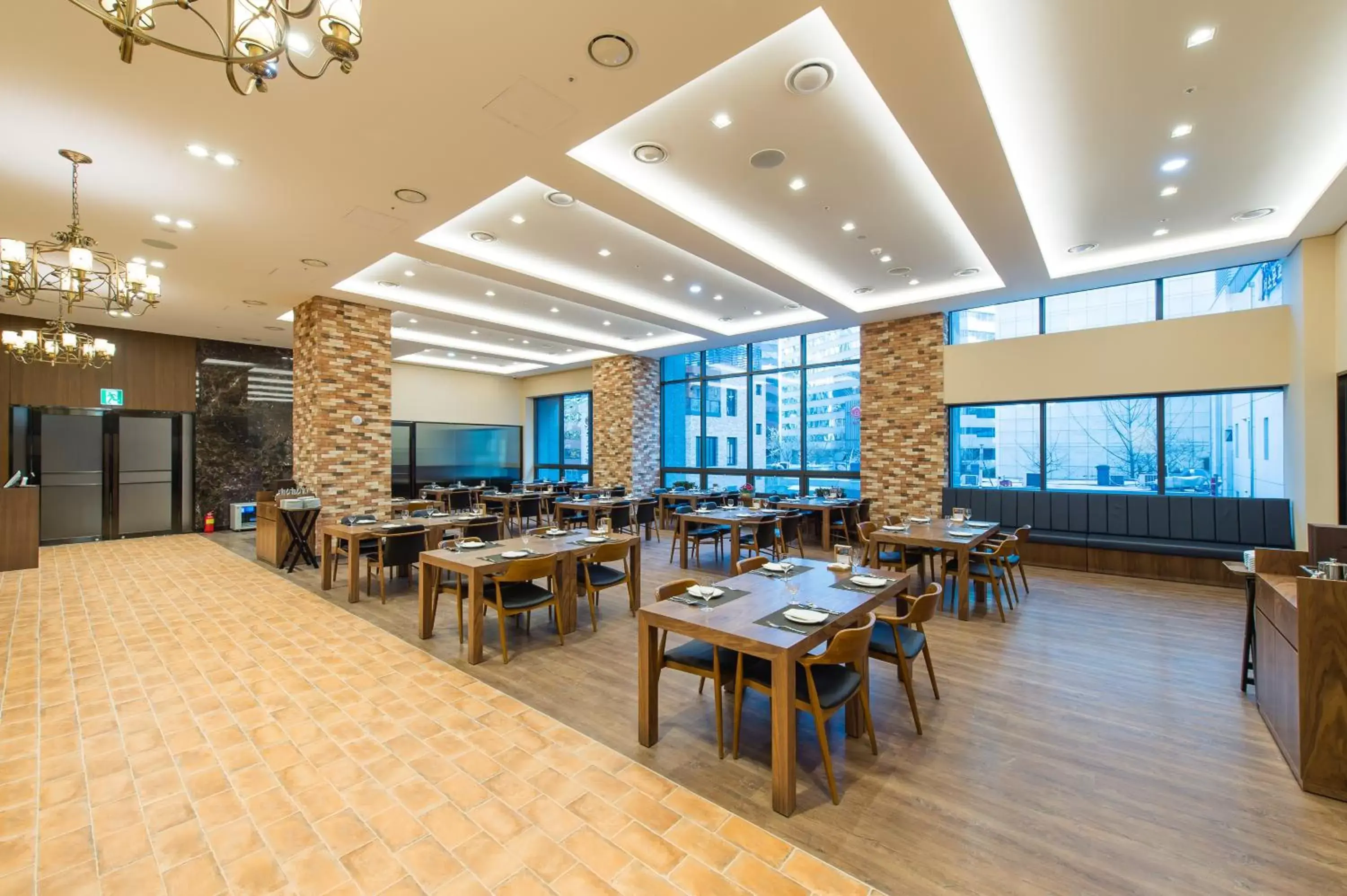 Restaurant/Places to Eat in ENA Suite Hotel Namdaemun
