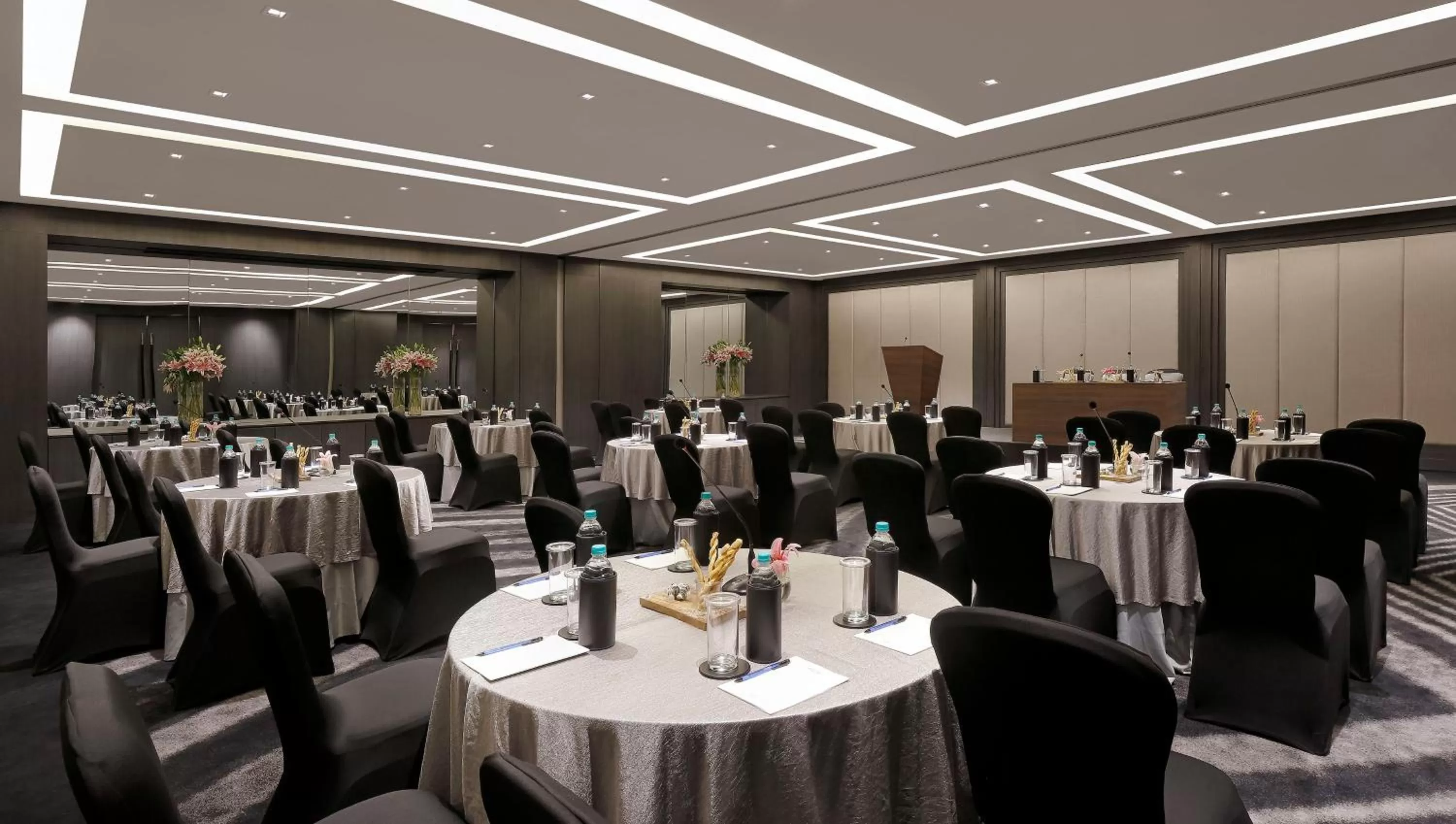 Business facilities in Novotel Chennai Chamiers Road