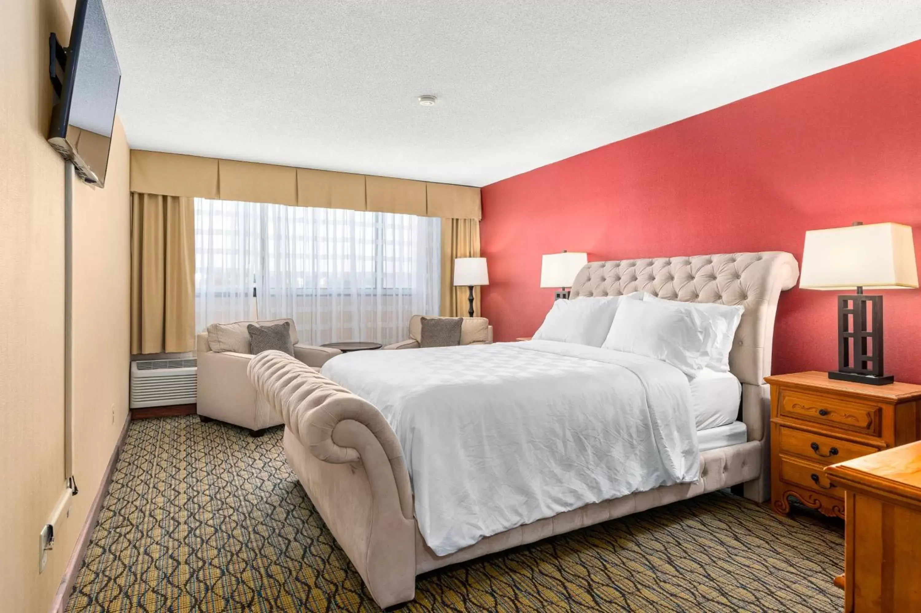 Bedroom, Bed in Holiday Inn Johnson City by IHG Bedroom, Bed in Holiday Inn Johnson City by IHG