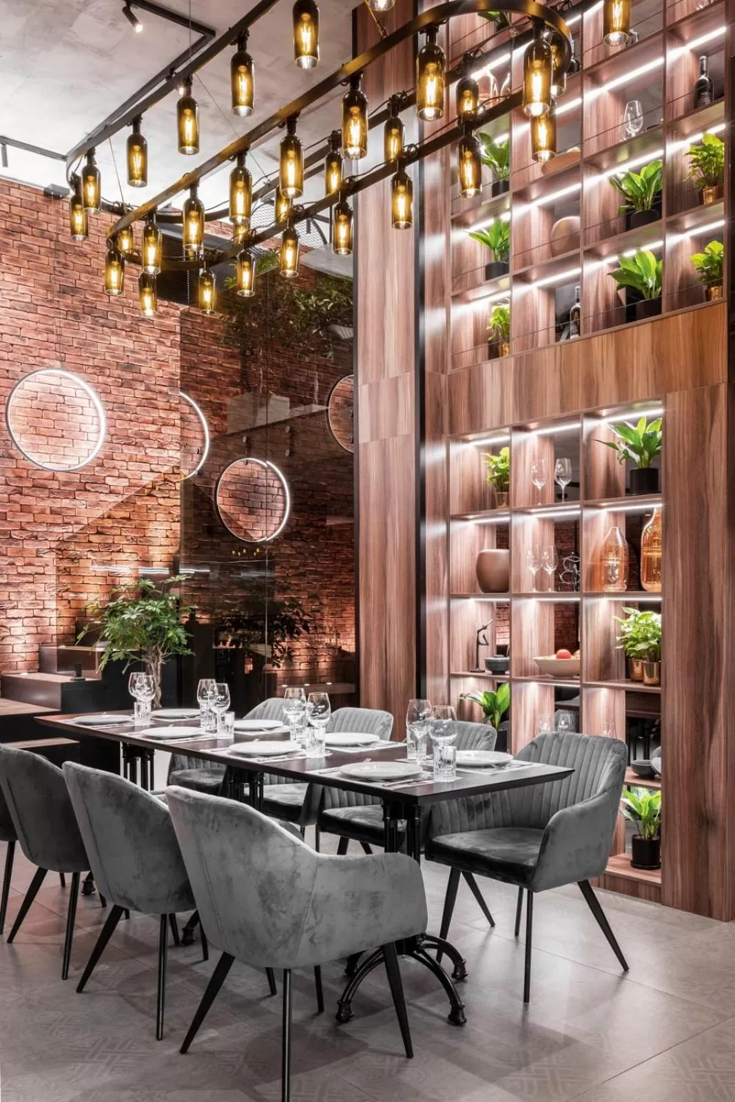 Restaurant/places to eat in Thomas Albert Hotel