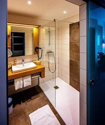 Bathroom, Bed in Hotel Hausschachen