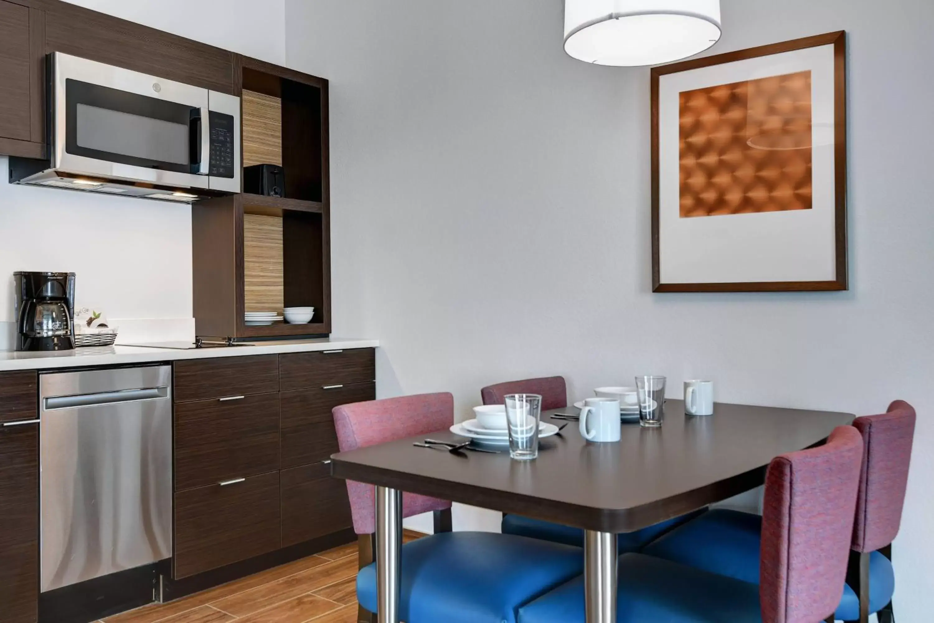 Bedroom, Kitchen/Kitchenette in TownePlace Suites by Marriott Columbus Dublin