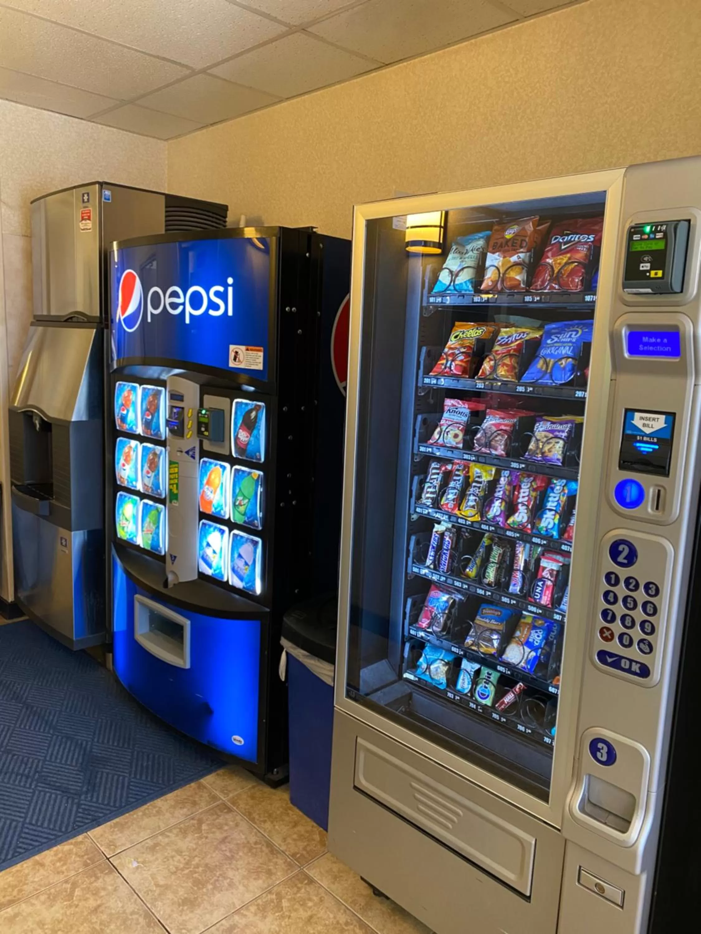 Food and drinks in Baymont by Wyndham Casper East