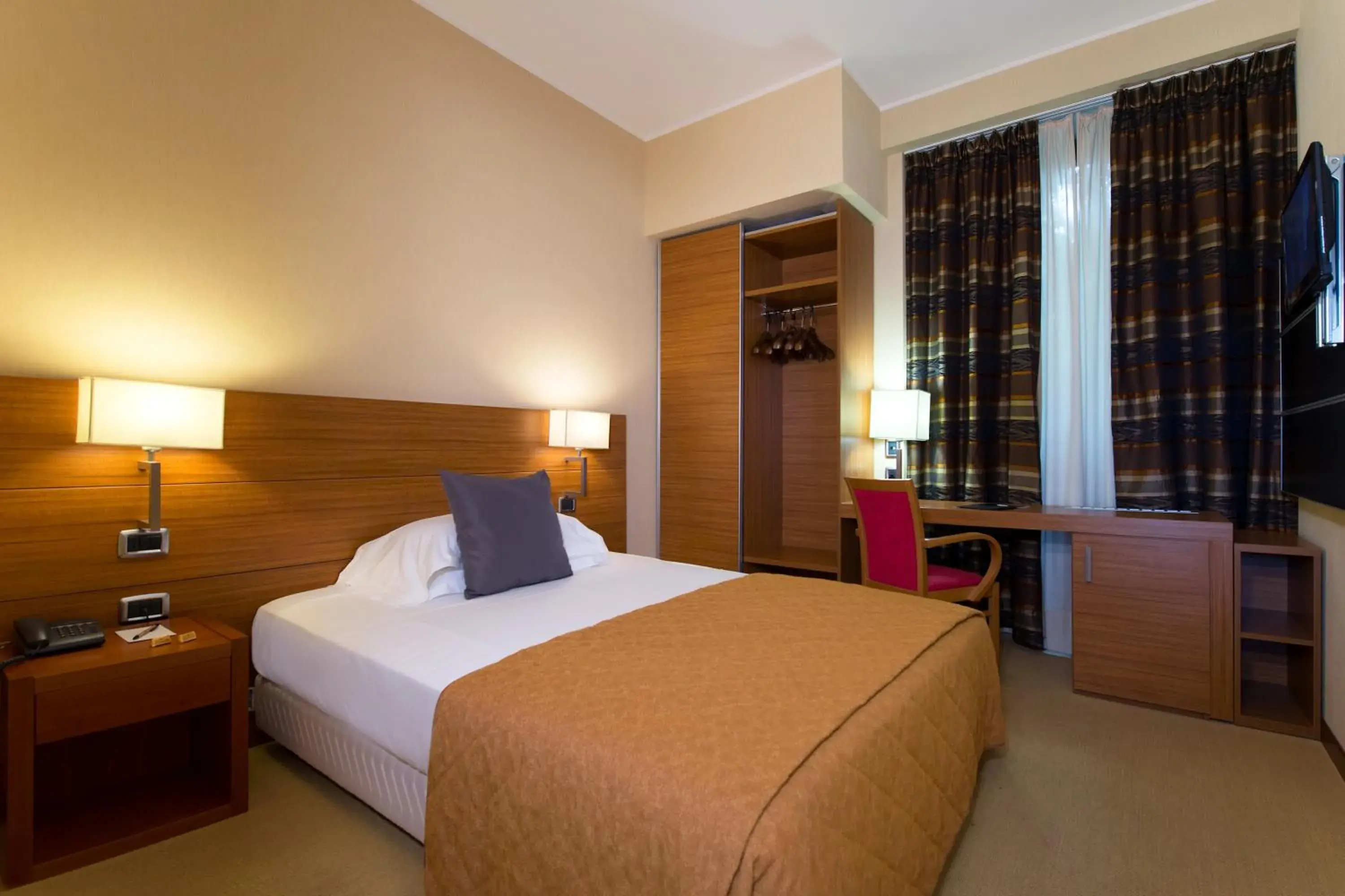Bedroom, Room Photo in Cdh Hotel Parma & Congressi