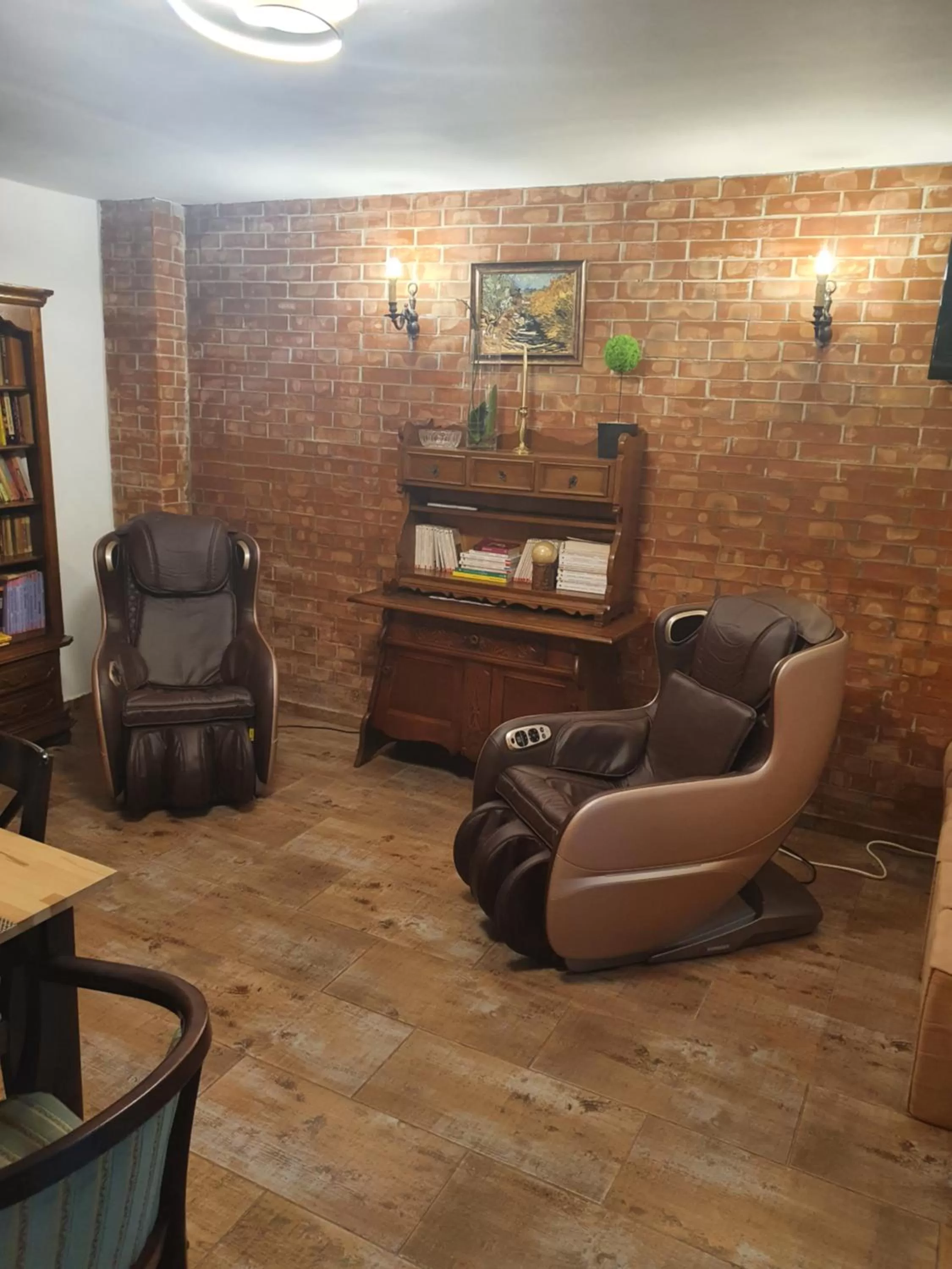 Evening entertainment in Hotel Belleville