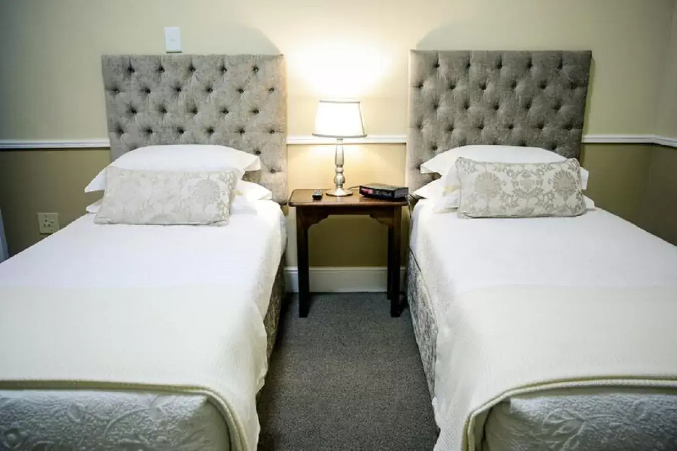 Bedroom, Bed in Queens Hotel by BON Hotels