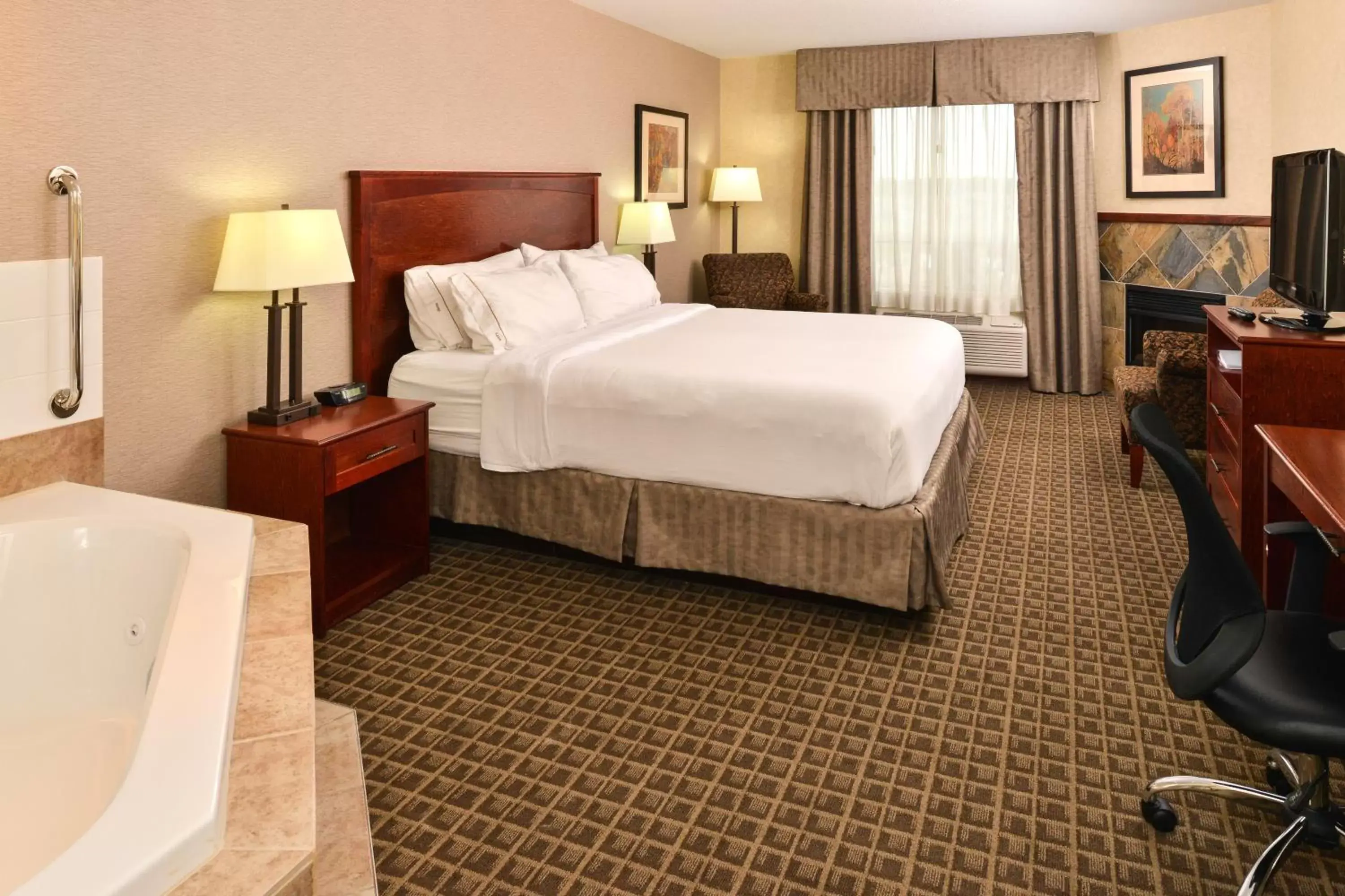 Photo of the whole room, Bed in Holiday Inn Express Edmonton North, an IHG Hotel