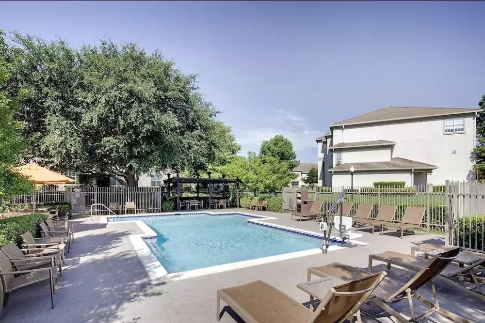 Swimming Pool in Trellis Canyon Creek/Richardson