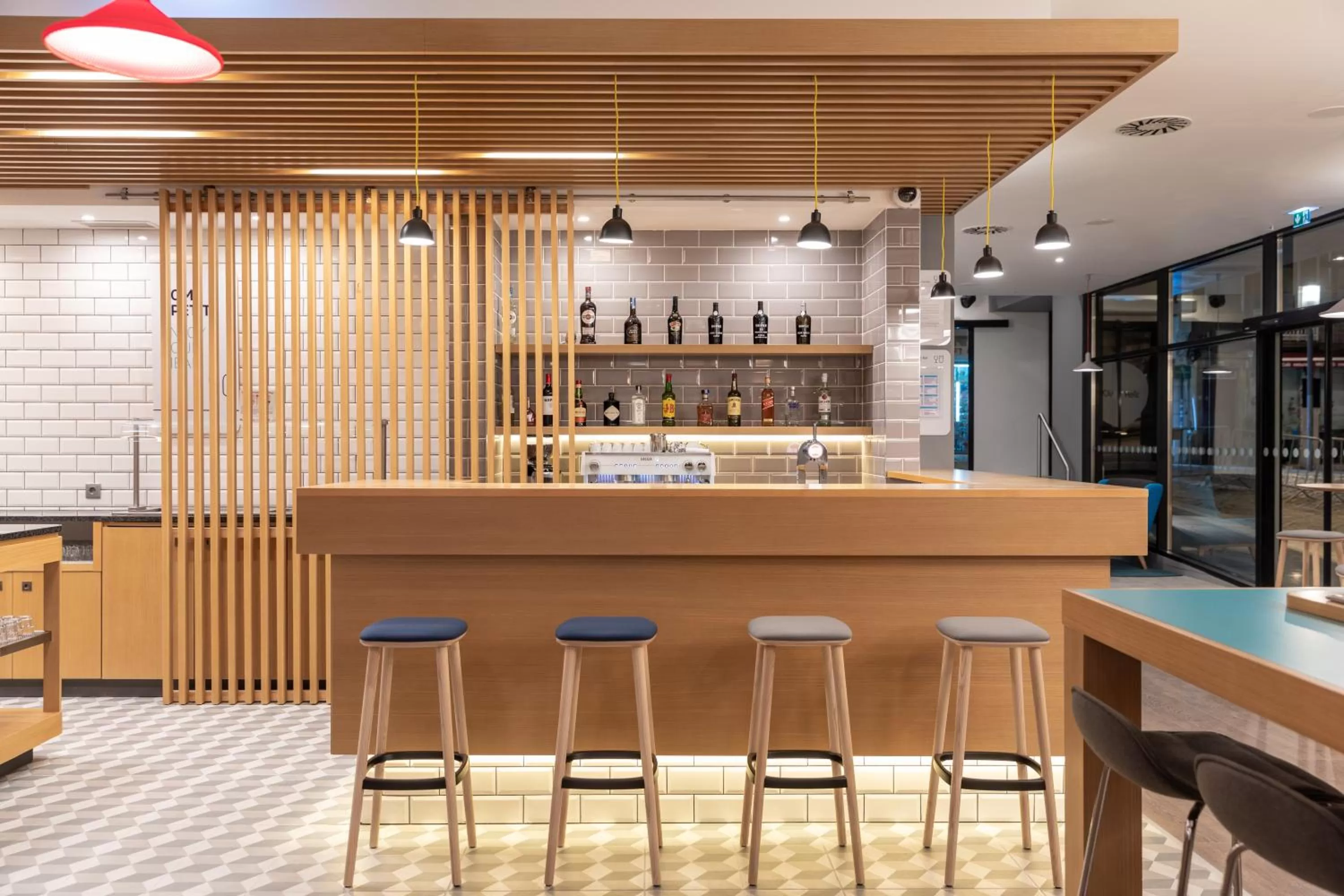 Lounge or bar in Holiday Inn Express Porto City Centre by IHG