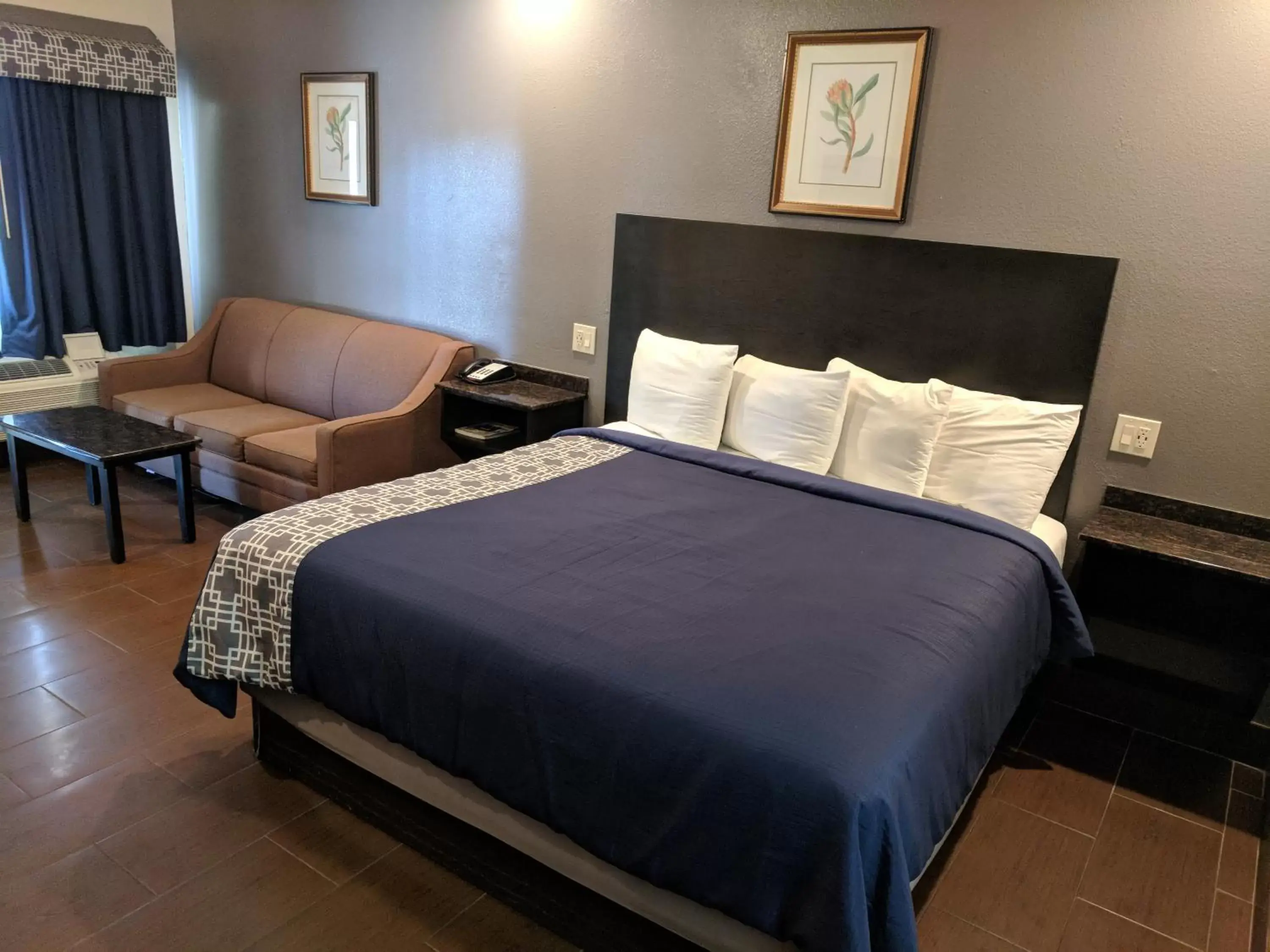 Bedroom, Bed in Americas Best Value Inn - Brownsville