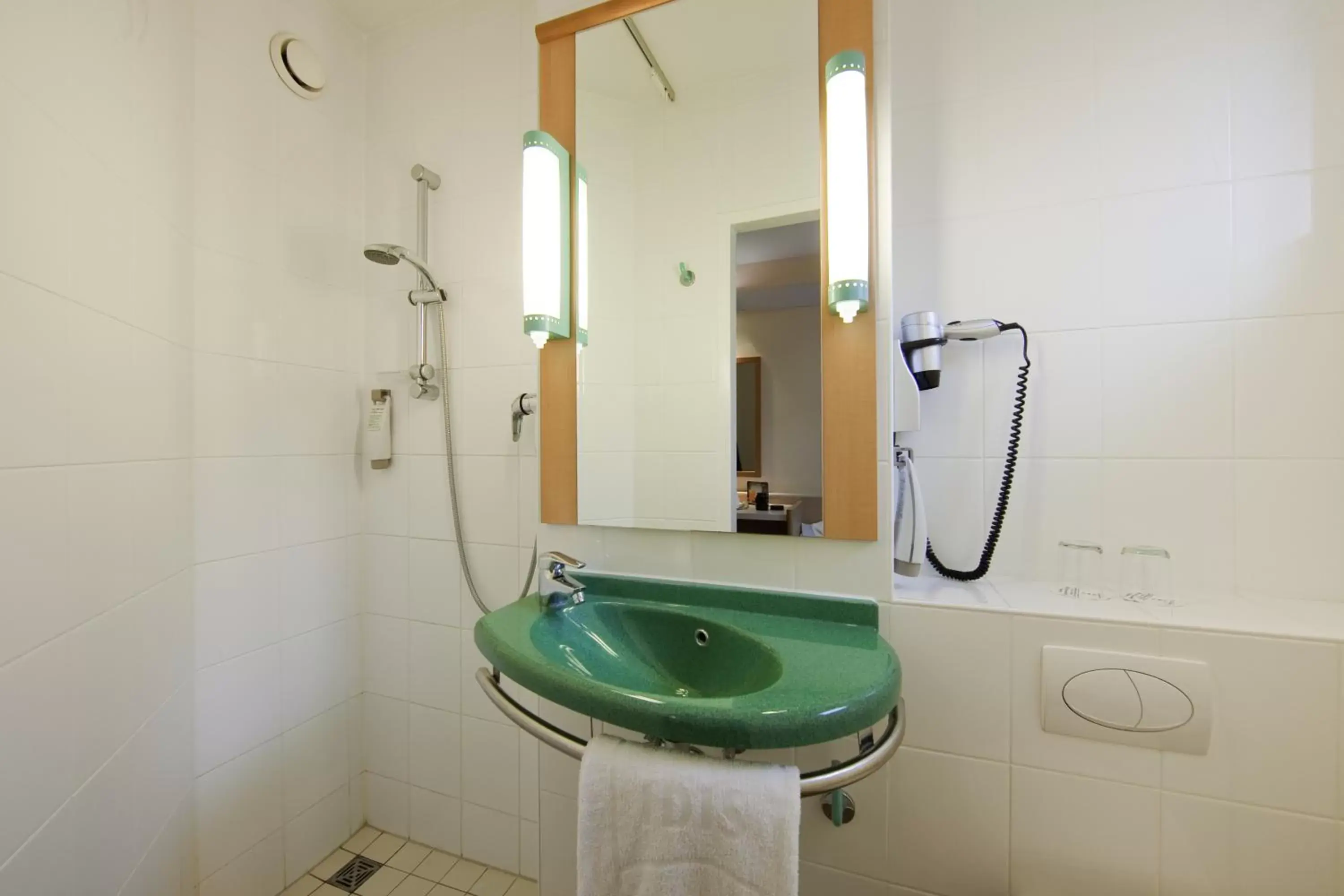 Shower, Bathroom in ibis Bamberg Altstadt
