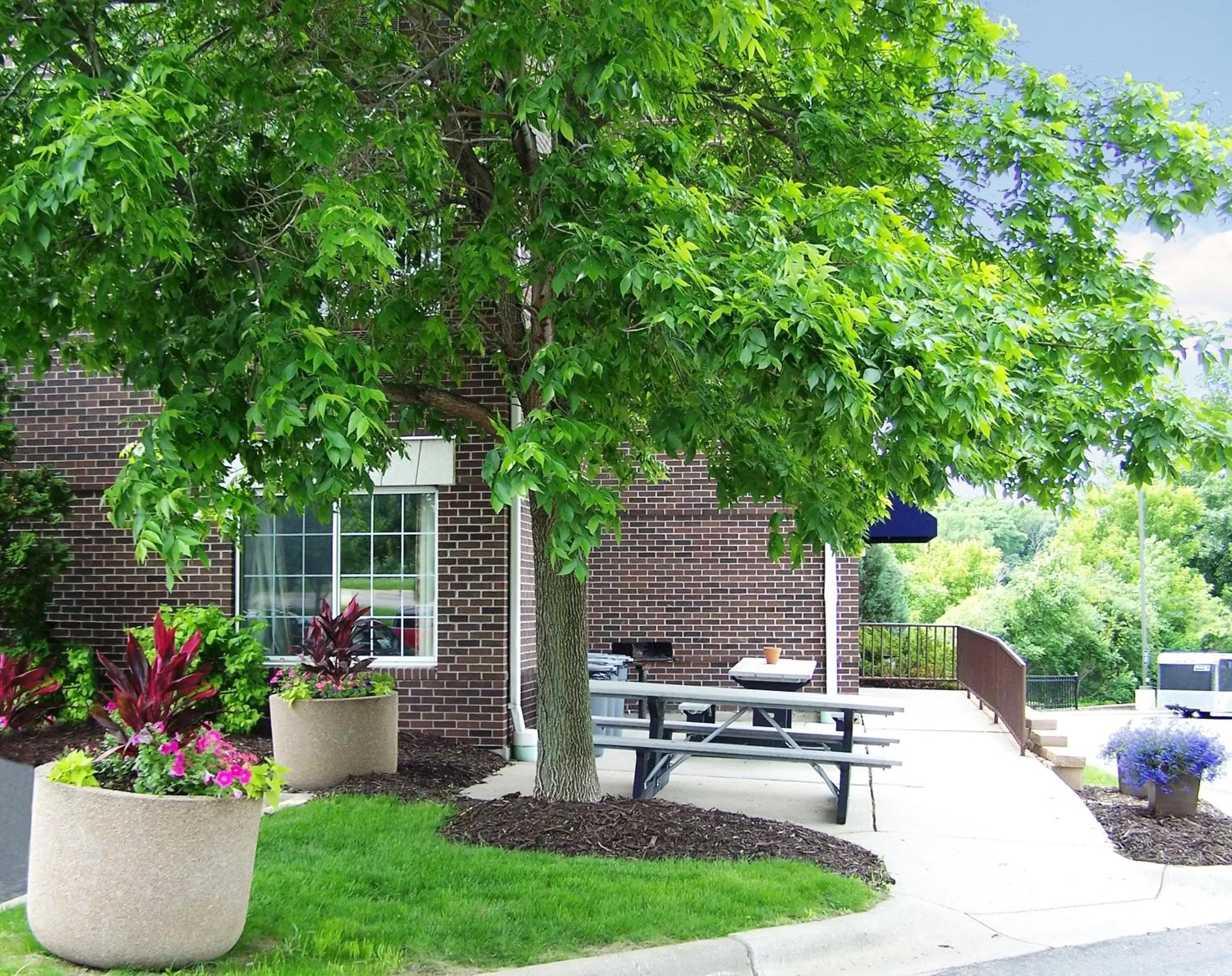 Patio in Extended Stay America Suites - Minneapolis - Eden Prairie - Technology Drive
