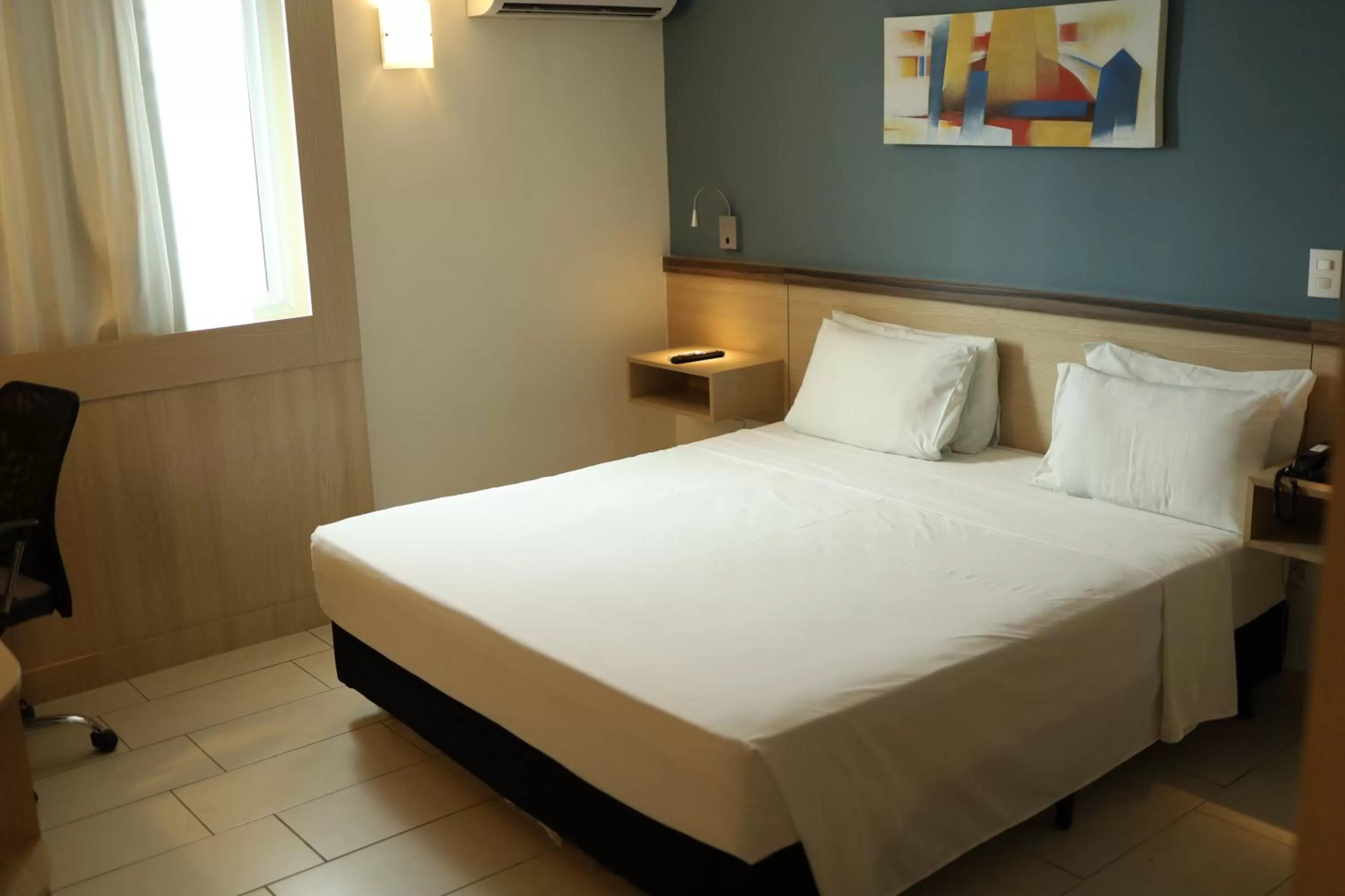 Photo of the whole room, Bed in Comfort Hotel Campos dos Goytacazes