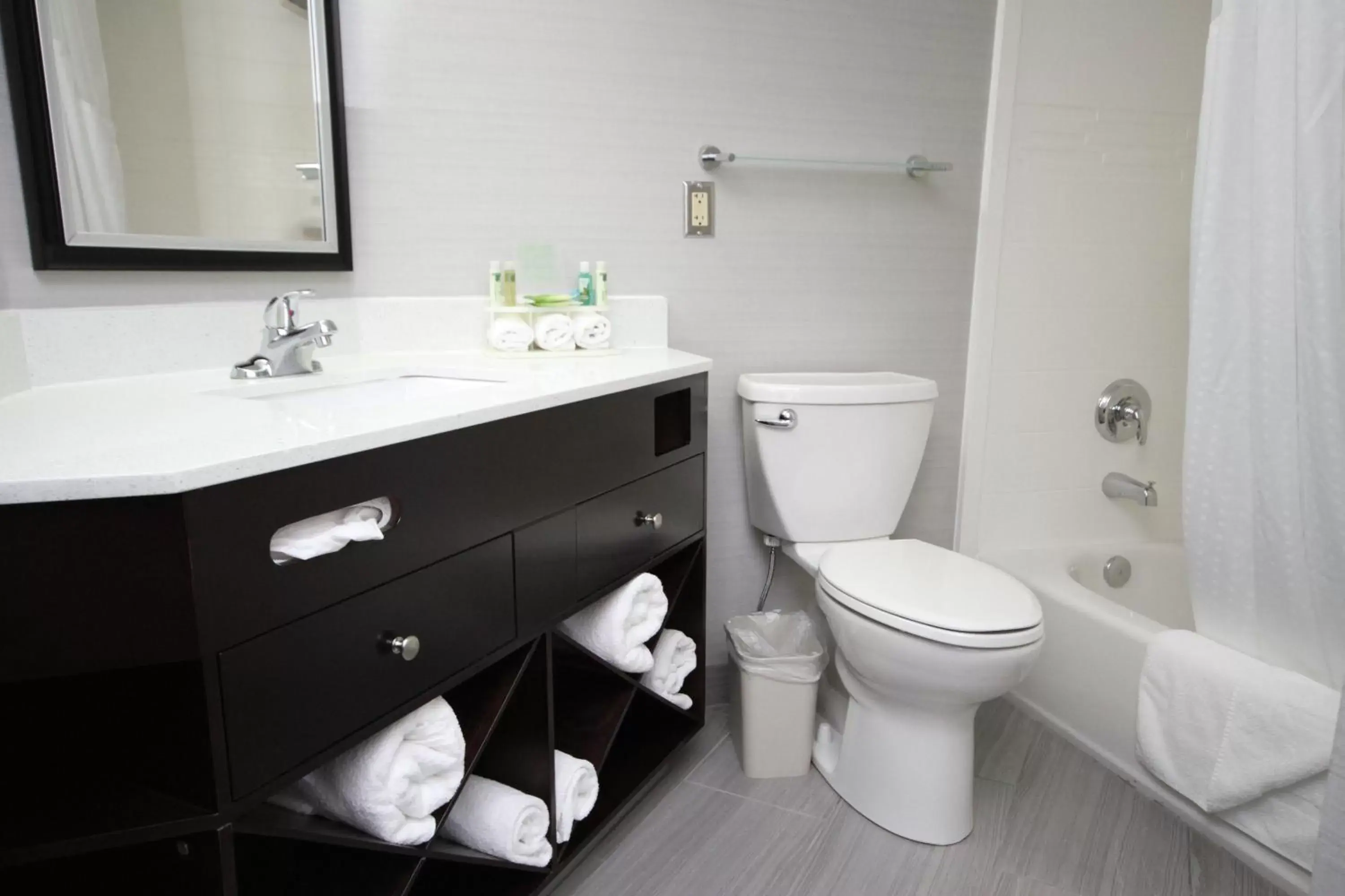 Photo of the whole room in Holiday Inn Express Janesville-I-90 & US Highway 14 by IHG Photo of the whole room in Holiday Inn Express Janesville-I-90 & US Highway 14 by IHG