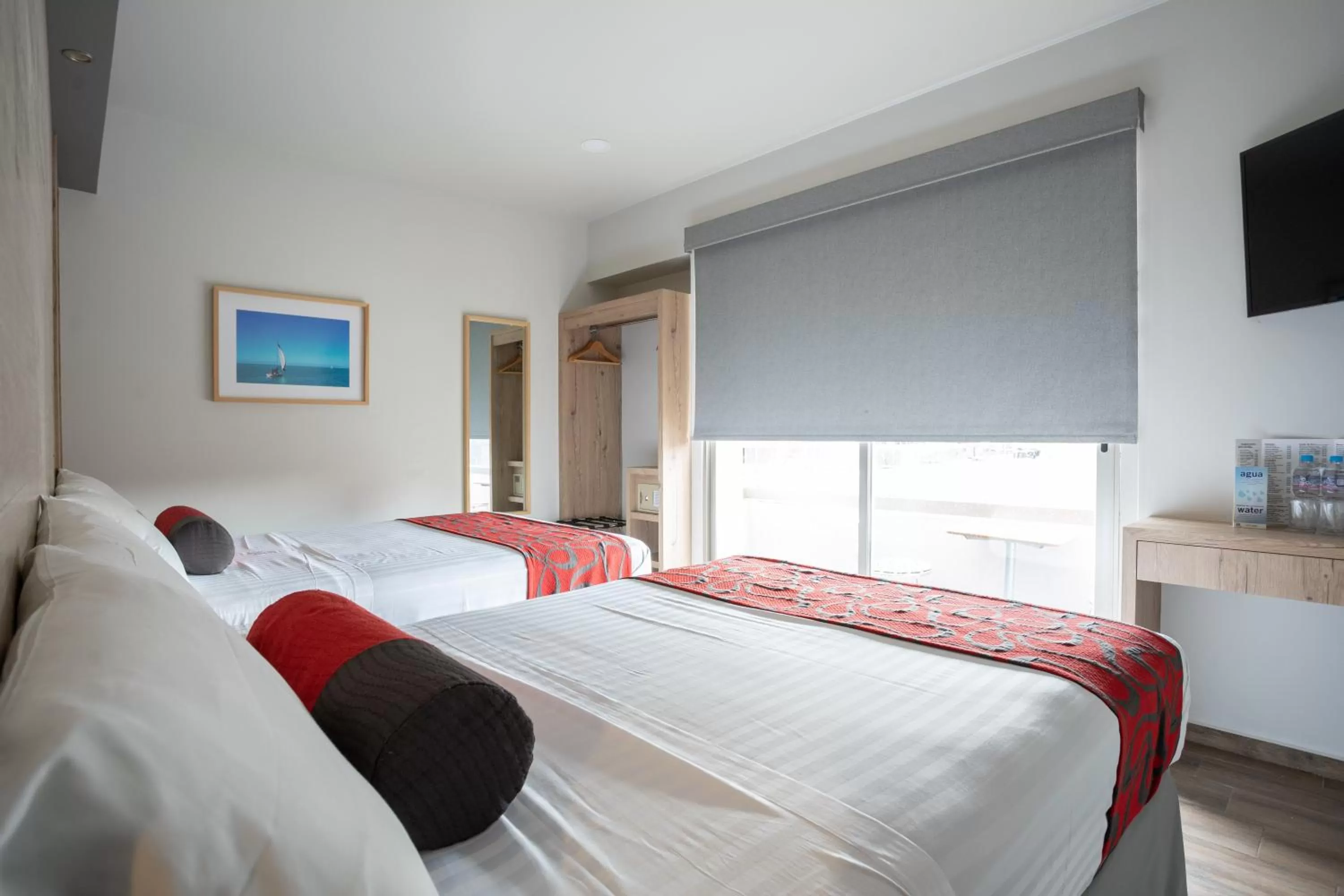 Photo of the whole room, Bed in Hotel Roble