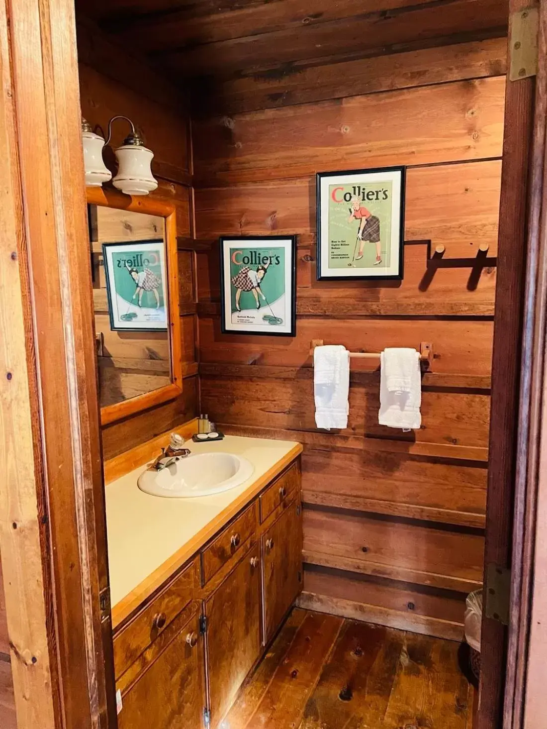 Bathroom in Drummond Island Resort & Conference Center