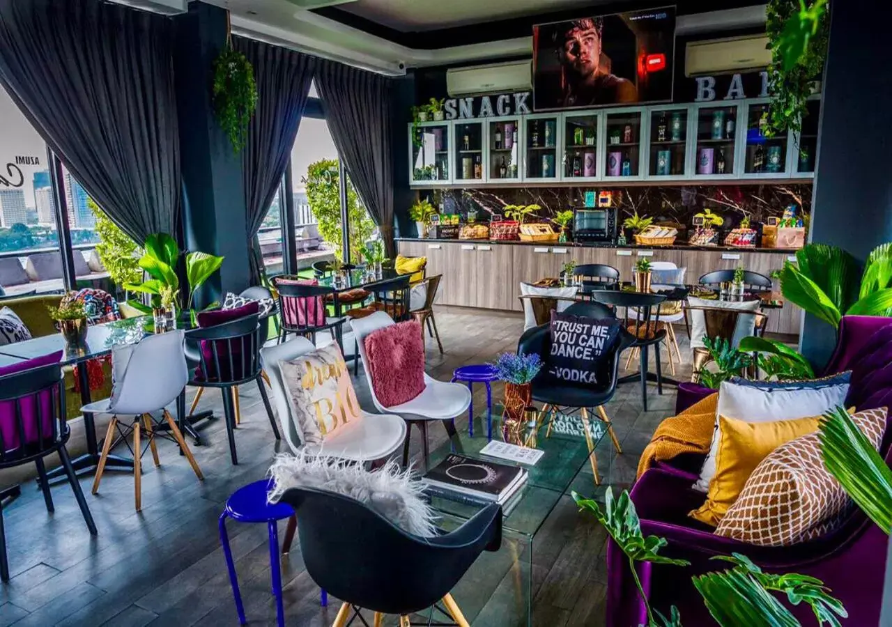 Lounge or bar in Azumi Boutique Hotel, Multiple Use Hotel Staycation Approved