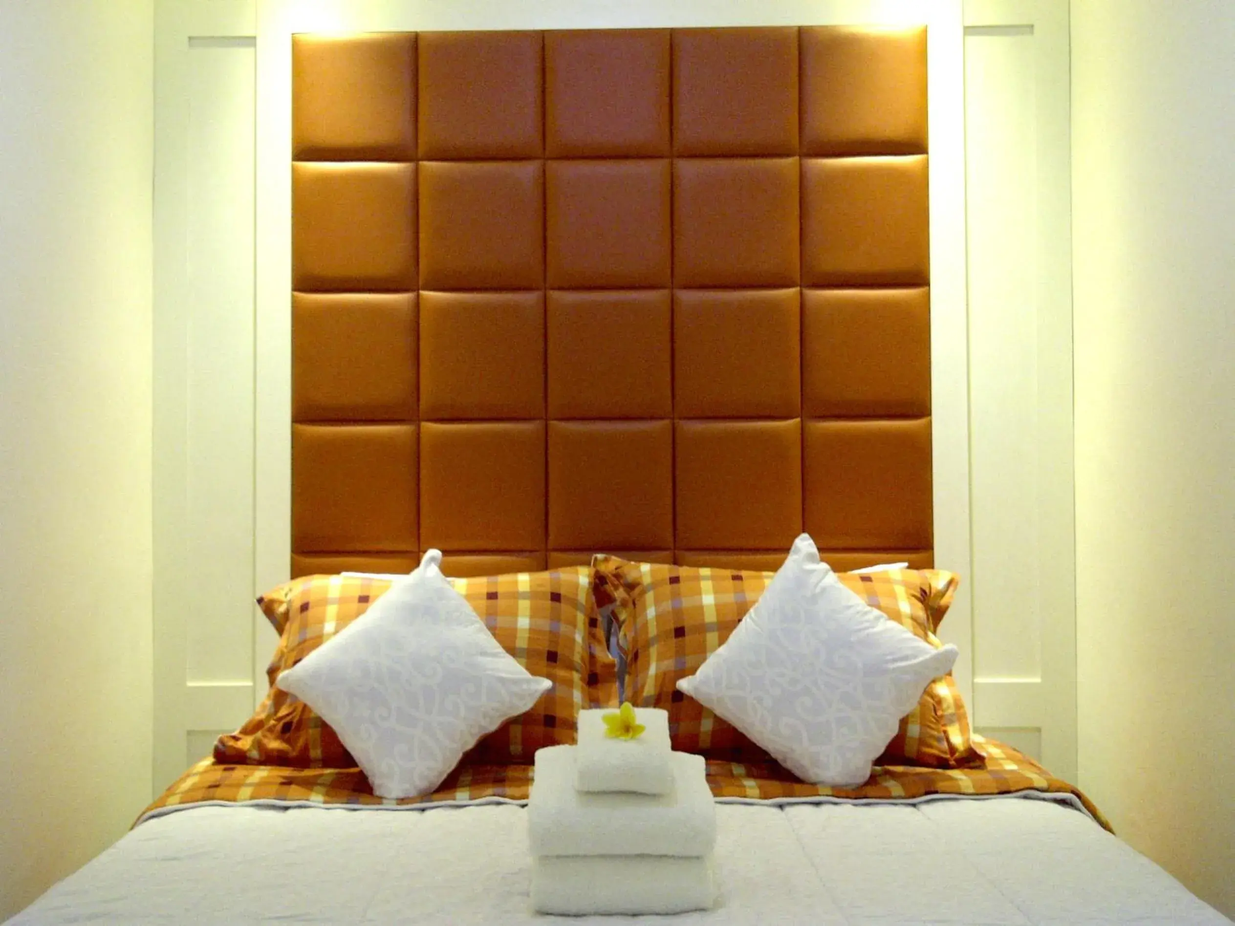 Decorative detail, Bed in Ravarine Suite Apartment