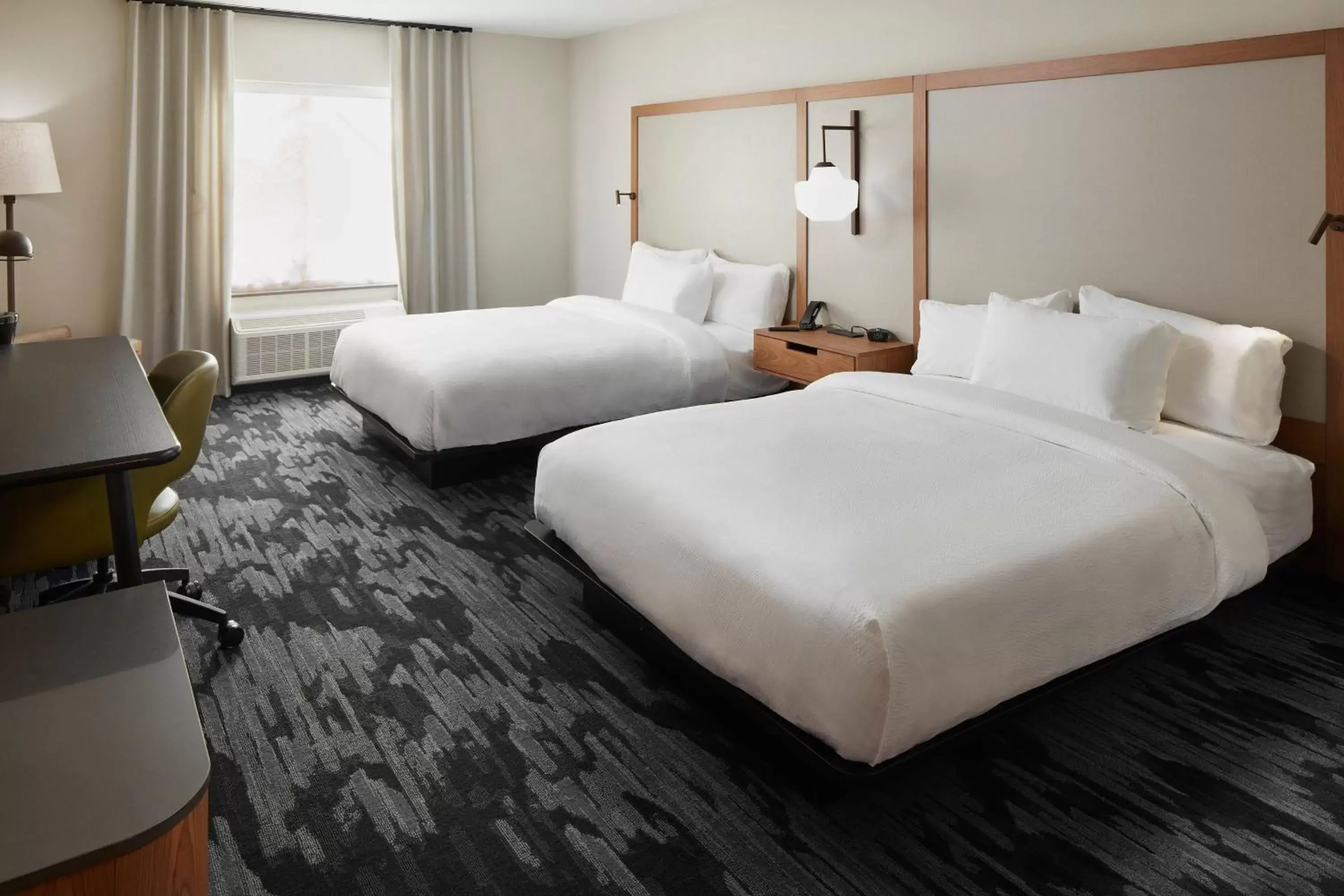 Photo of the whole room, Bed in Fairfield Inn & Suites by Marriott Stony Creek