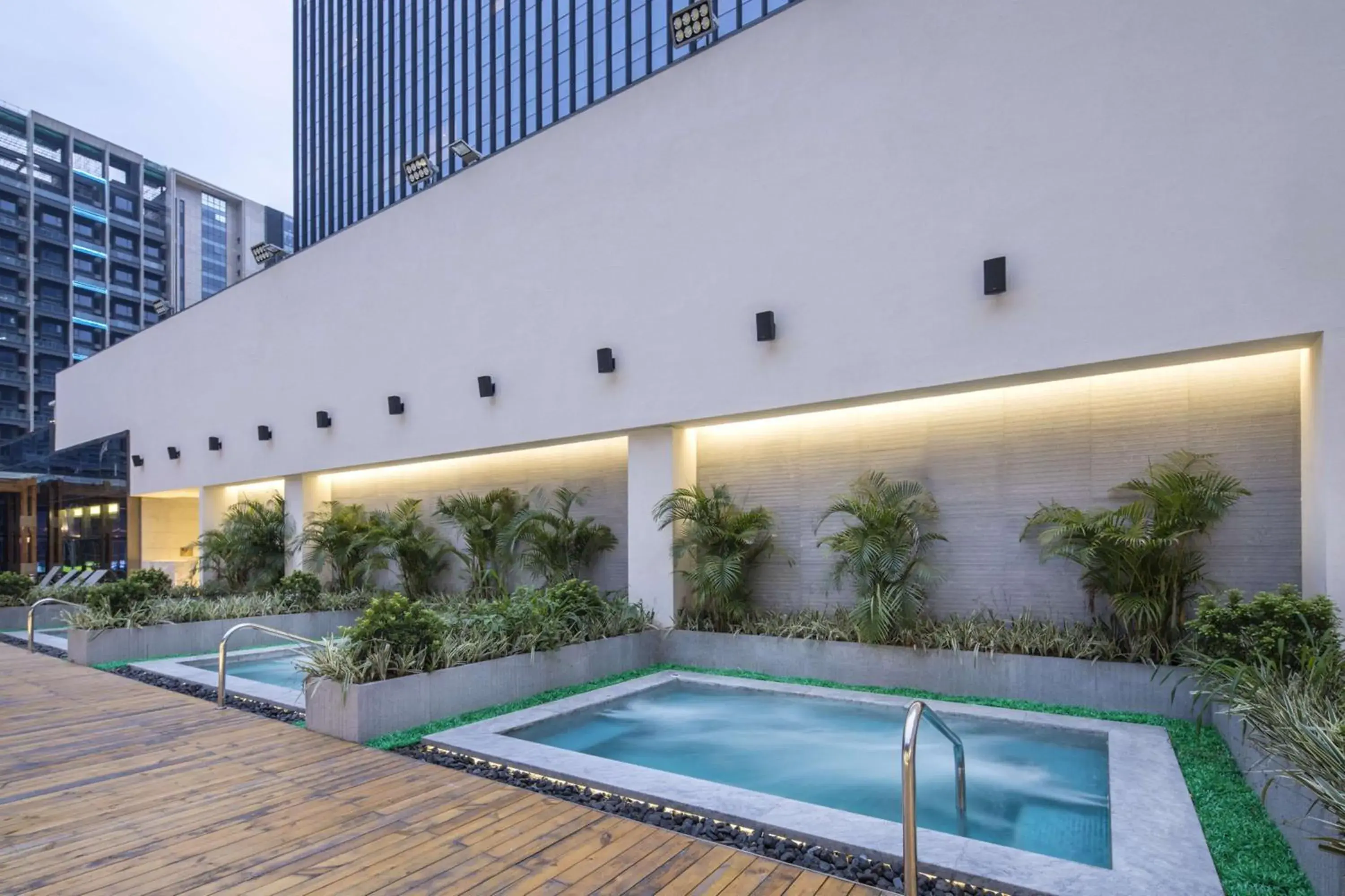 Hot Tub, Swimming Pool in DoubleTree By Hilton Shenzhen Longhua