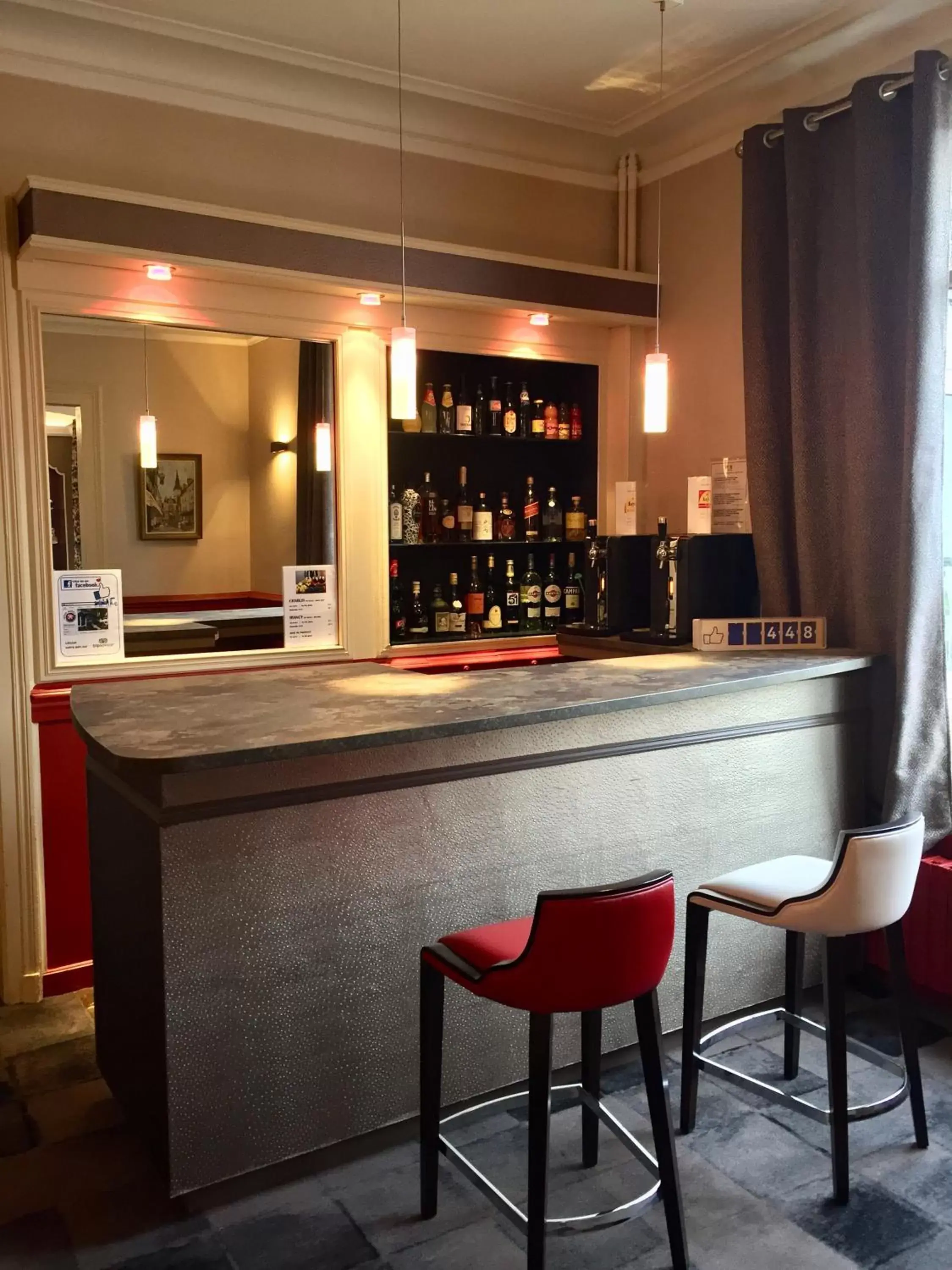 Lounge or bar, Lounge/Bar in The Originals Boutique, Hôtel Normandie, Auxerre