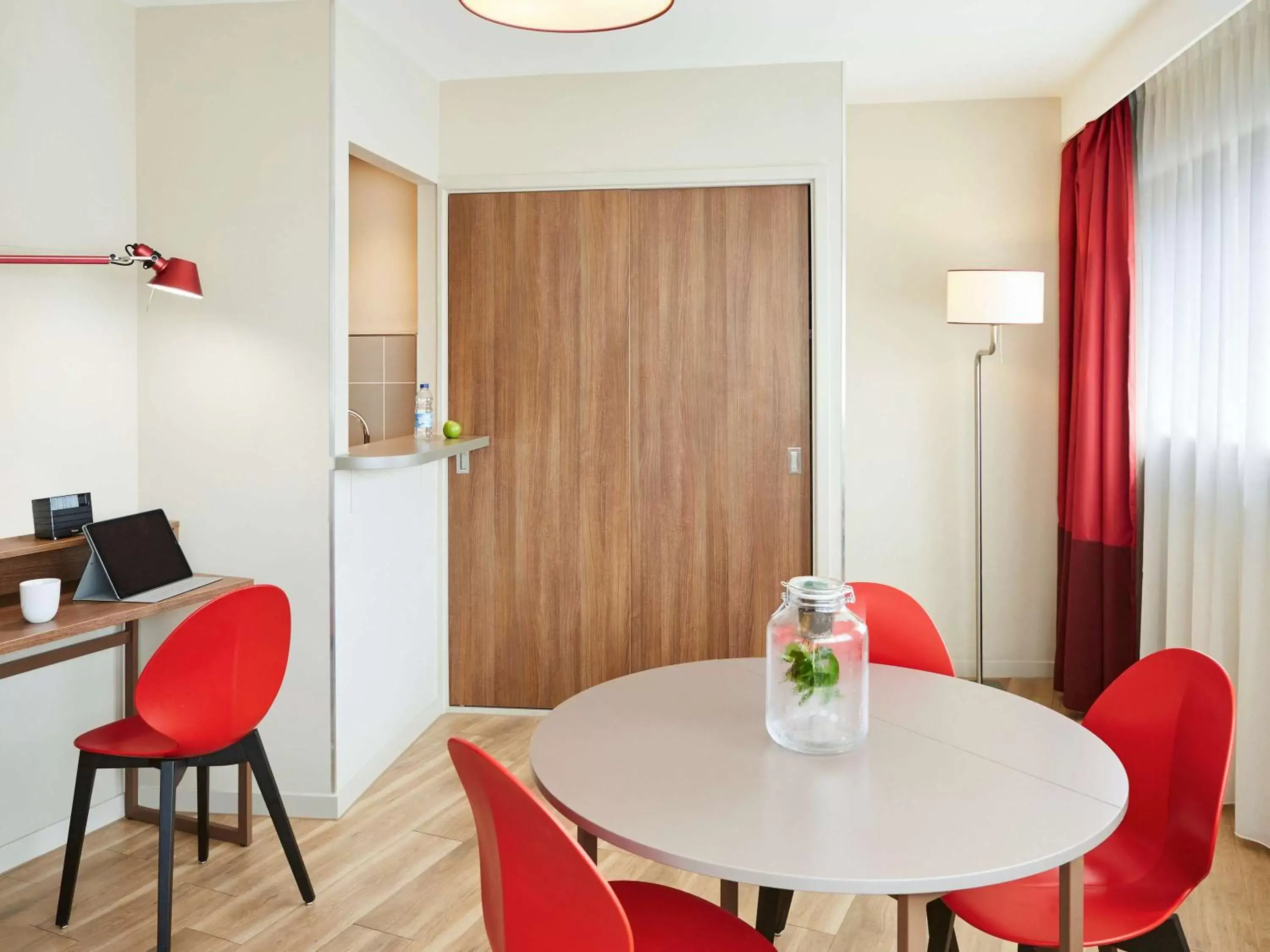 Photo of the whole room, Dining Area in Aparthotel Adagio Birmingham City Centre