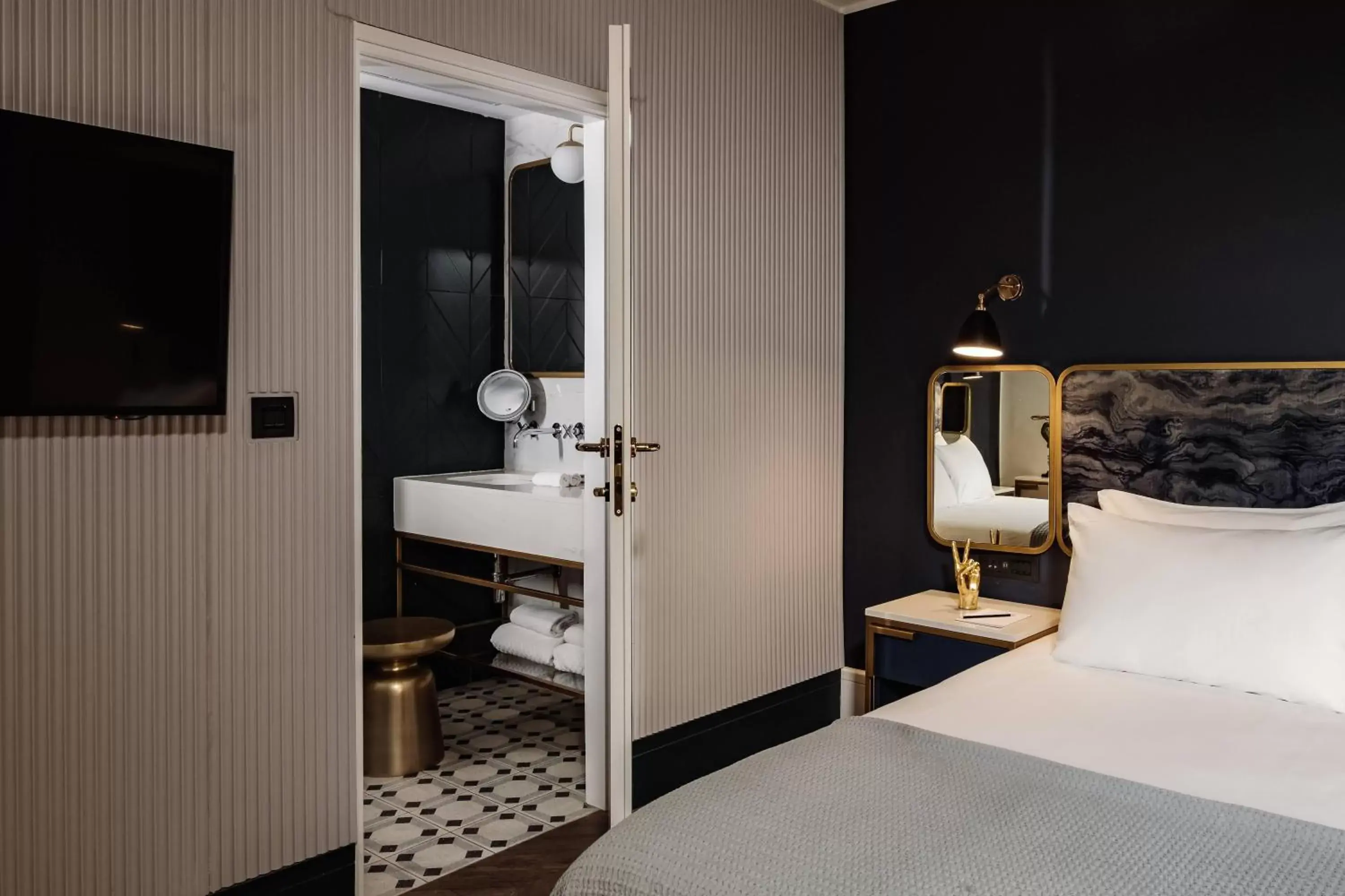 Bathroom, Bed in The Cumberland Hotel by NEU Collective