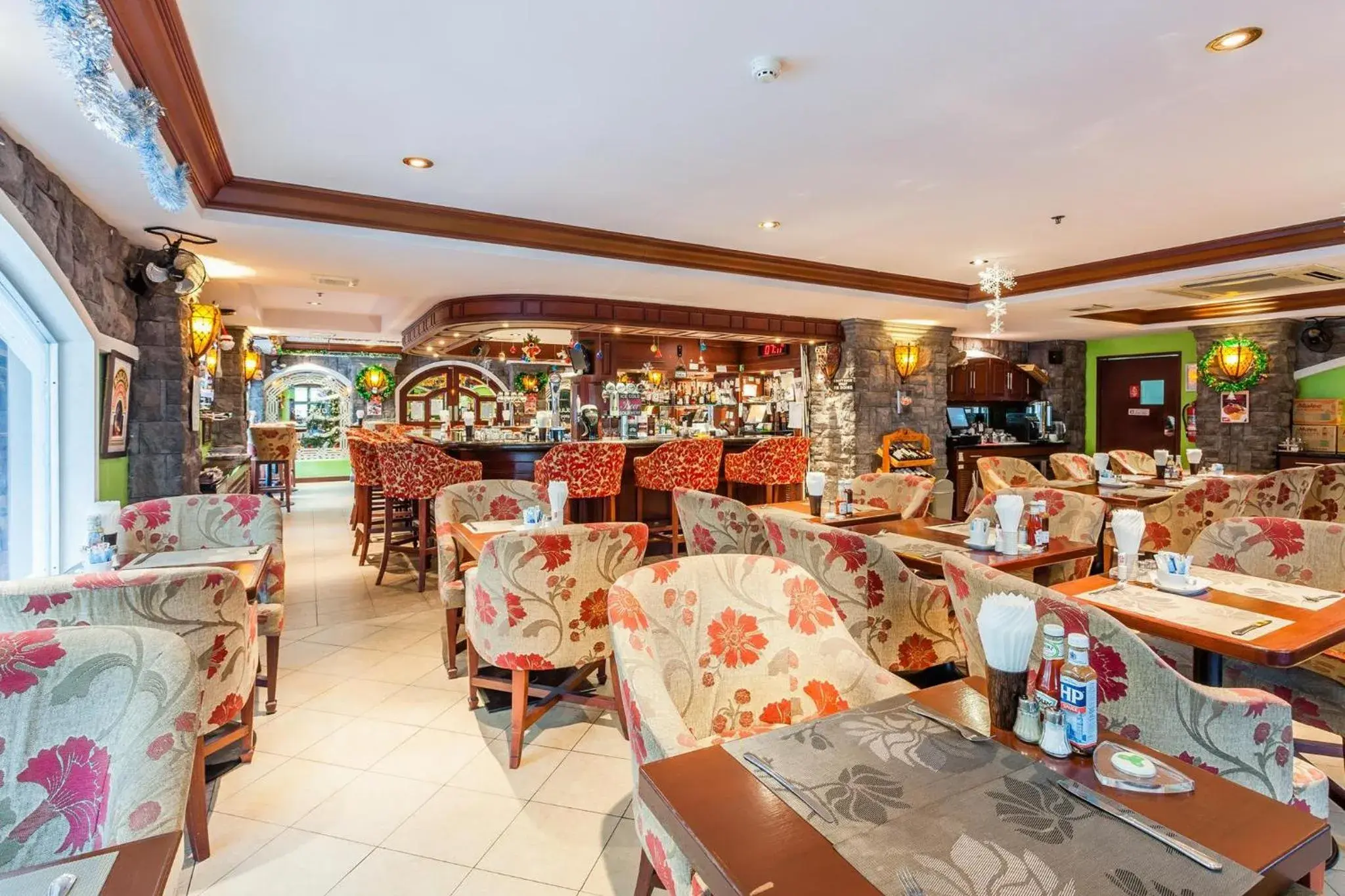 Restaurant/Places to Eat in Tara Court Hotel