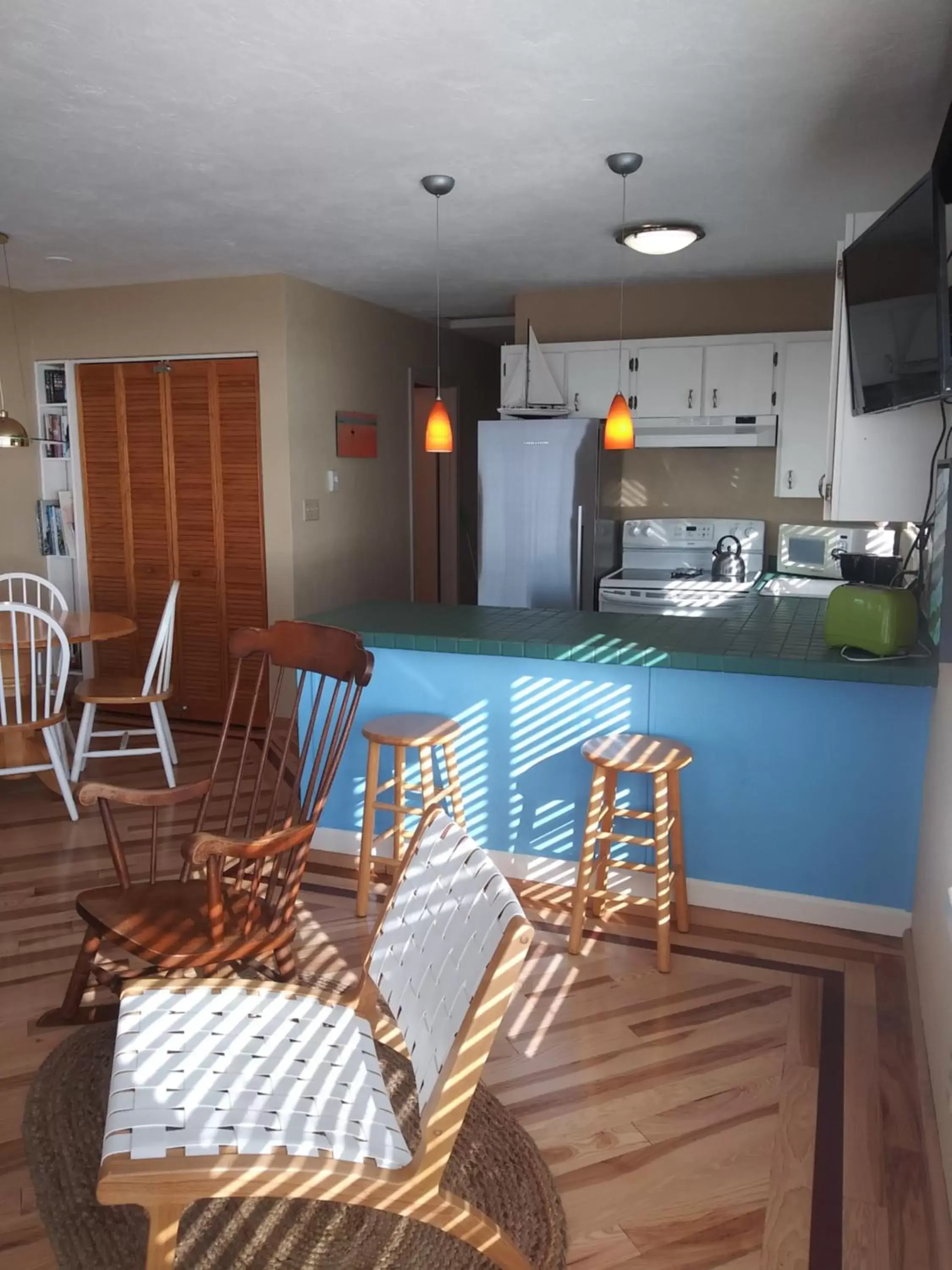 Kitchen or kitchenette in Nye Beach Condos & Cottages