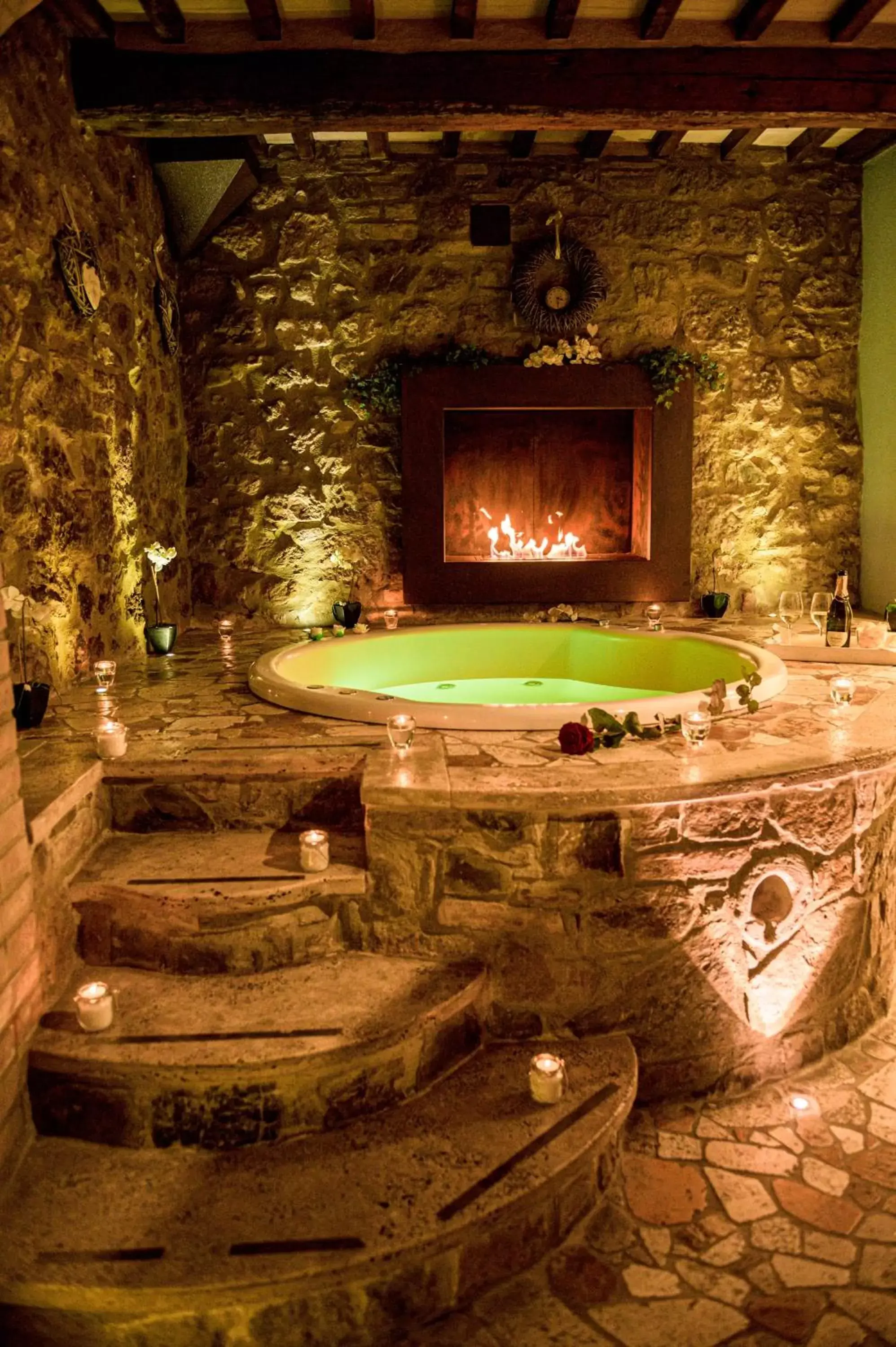 Hot Tub, Swimming Pool in PALAZZO DEL CAPITANO Wellness & Relais - Luxury Borgo Capitano Collection
