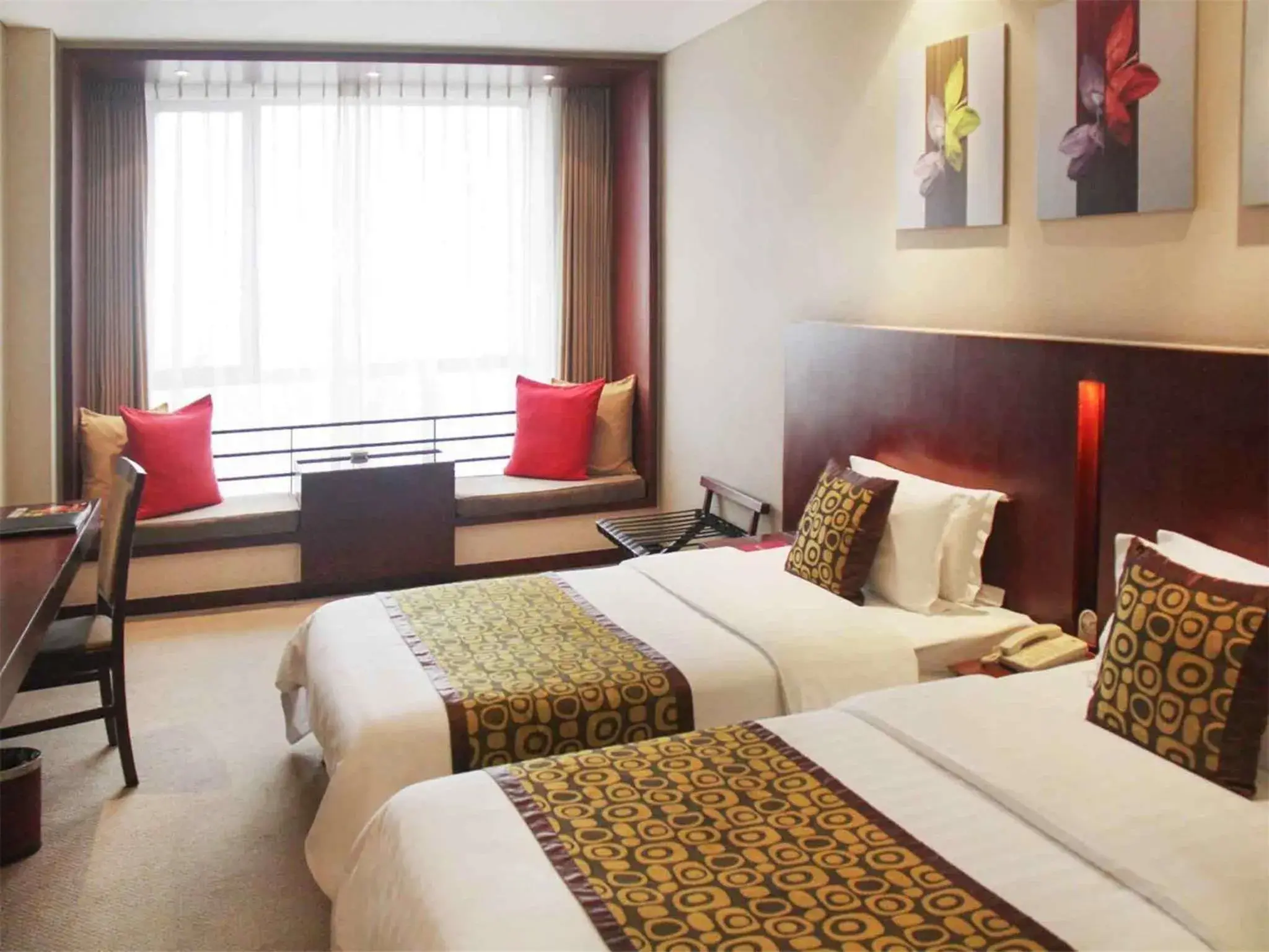 Bed, Room Photo in Mercure Wanshang Beijing Hotel