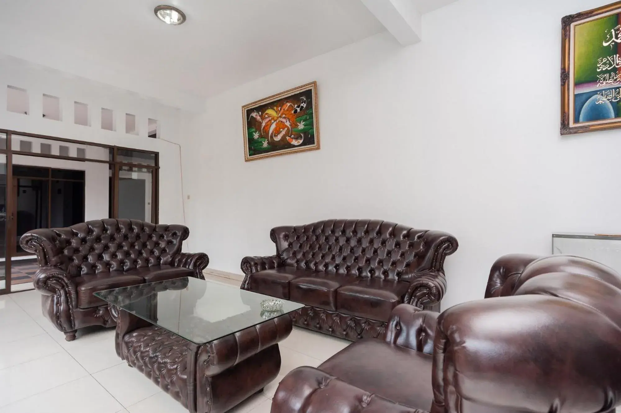 Living room, Seating Area in RedDoorz Syariah near Taman Air Mancur Bogor