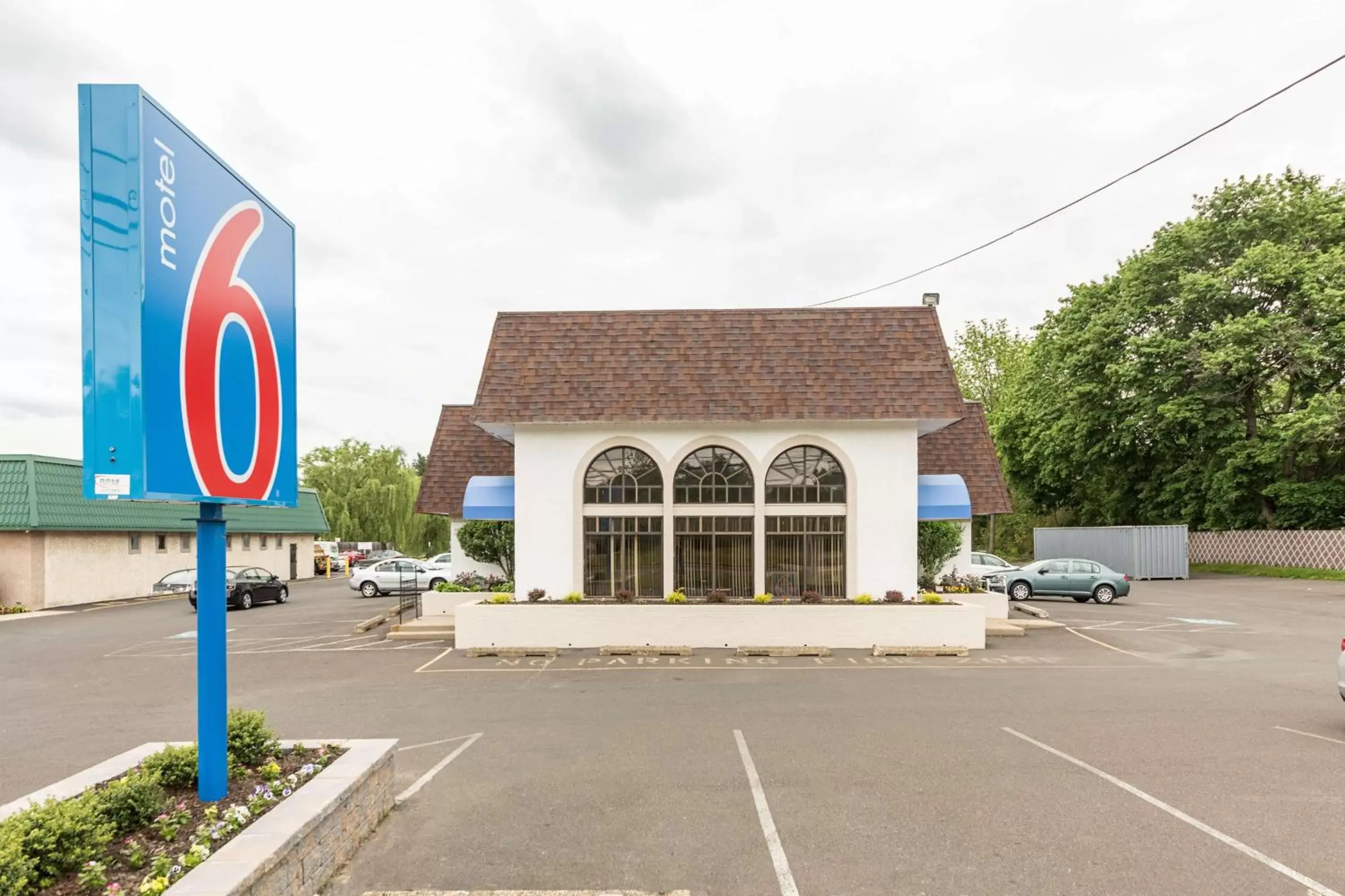 Property Building in Motel 6-Warminster, PA