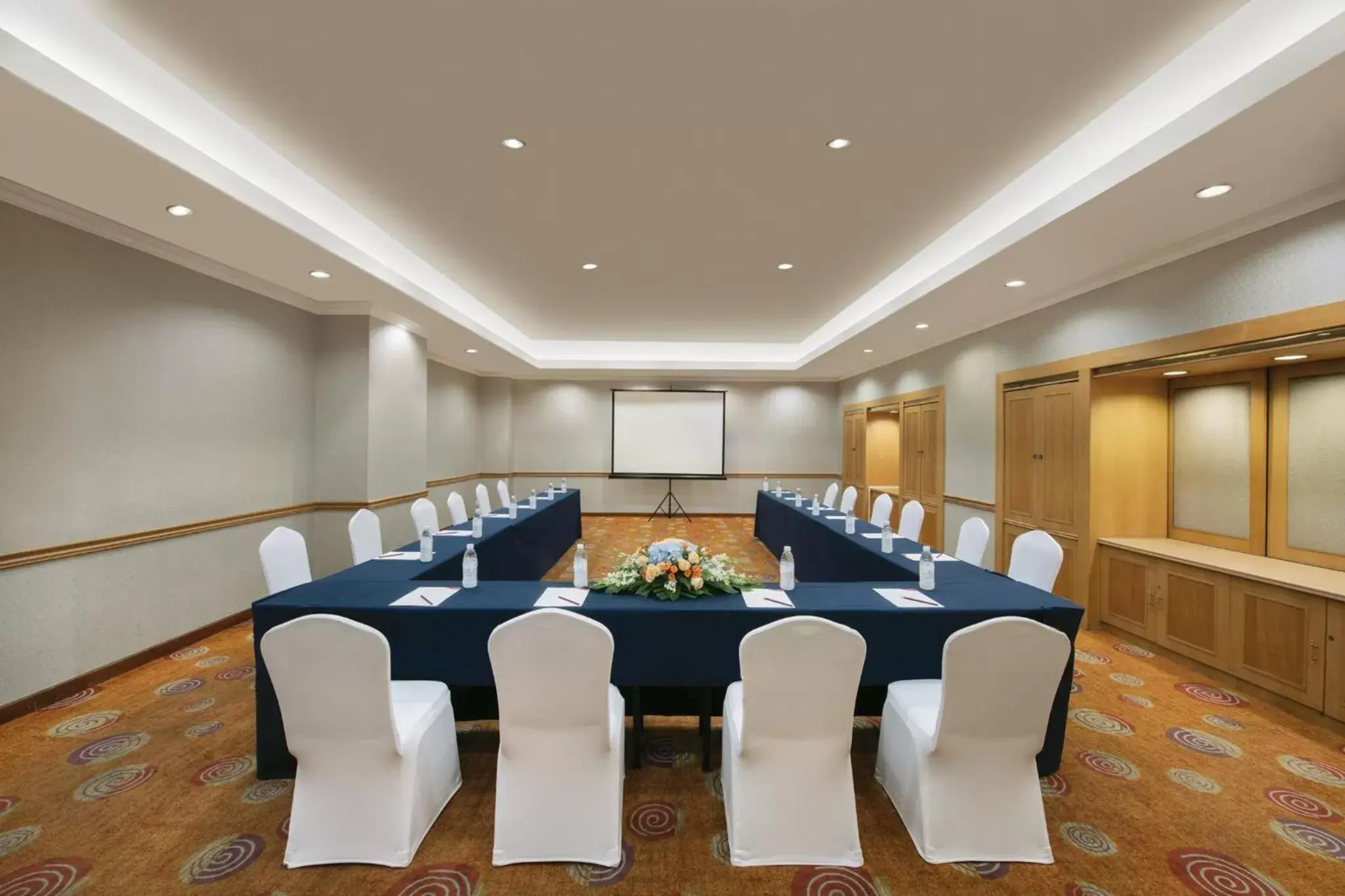 Meeting/conference room in Crowne Plaza Chengdu City Center, an IHG Hotel