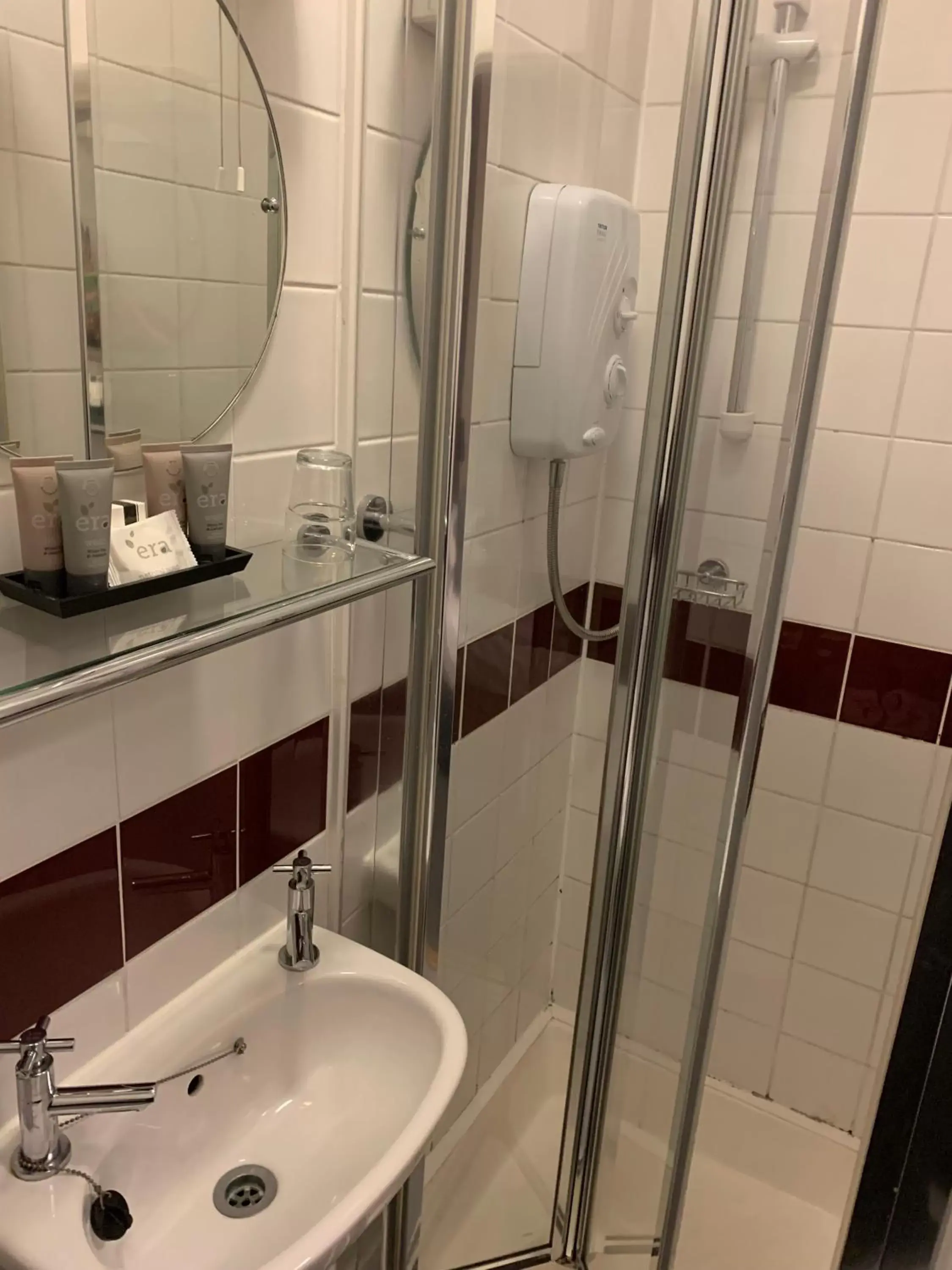 Bathroom in Royal Sportsman Hotel