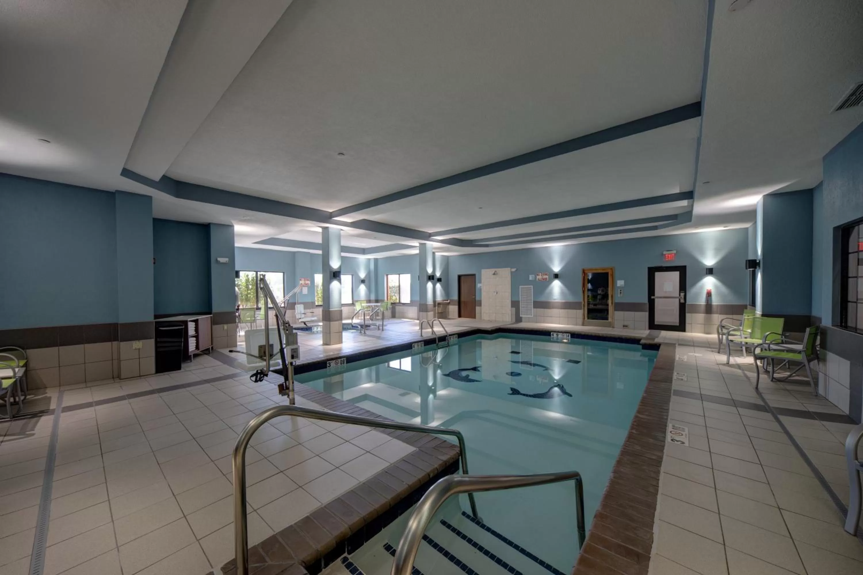 Swimming pool in Holiday Inn Express & Suites Oklahoma City West-Yukon by IHG