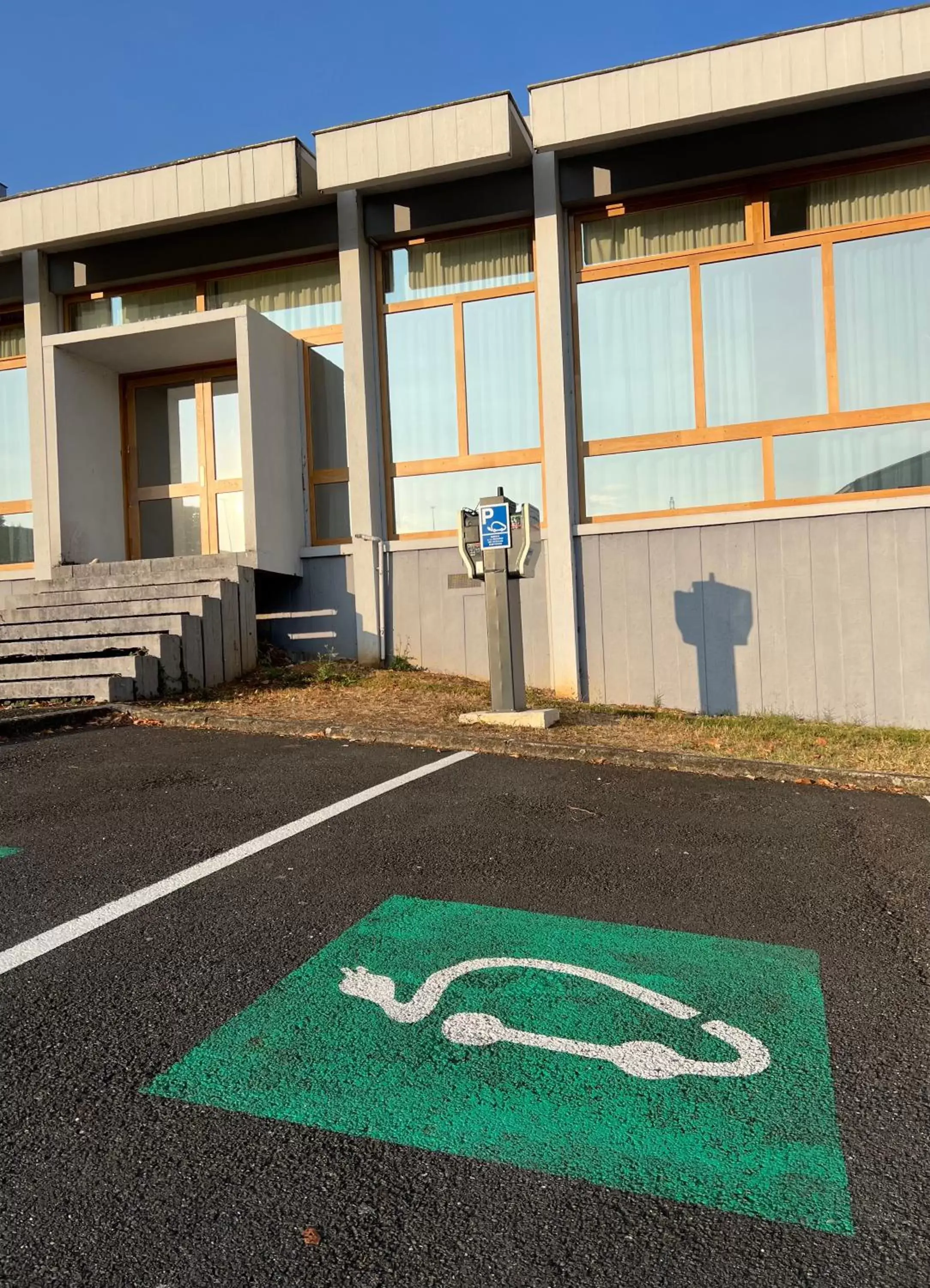 Parking in ibis Angoulême Nord