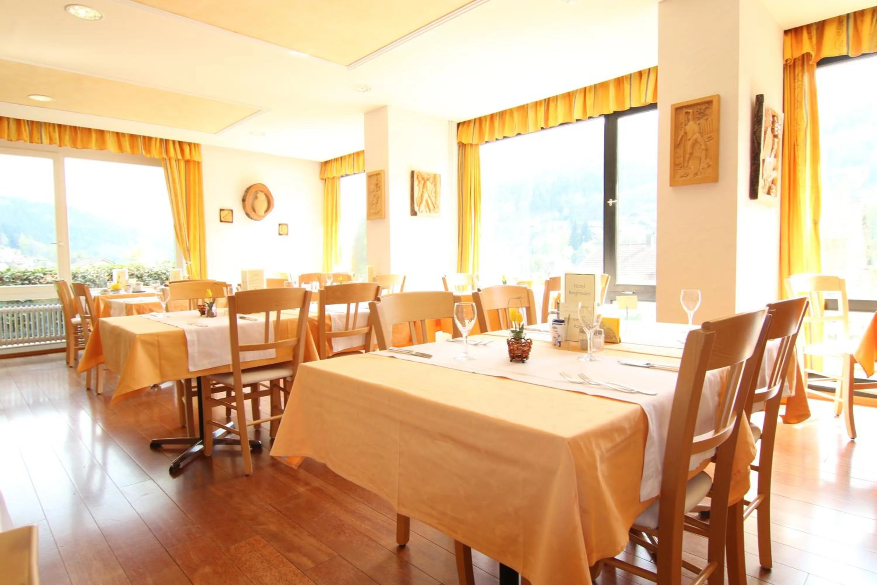 Restaurant/places to eat in Hotel Bergfrieden