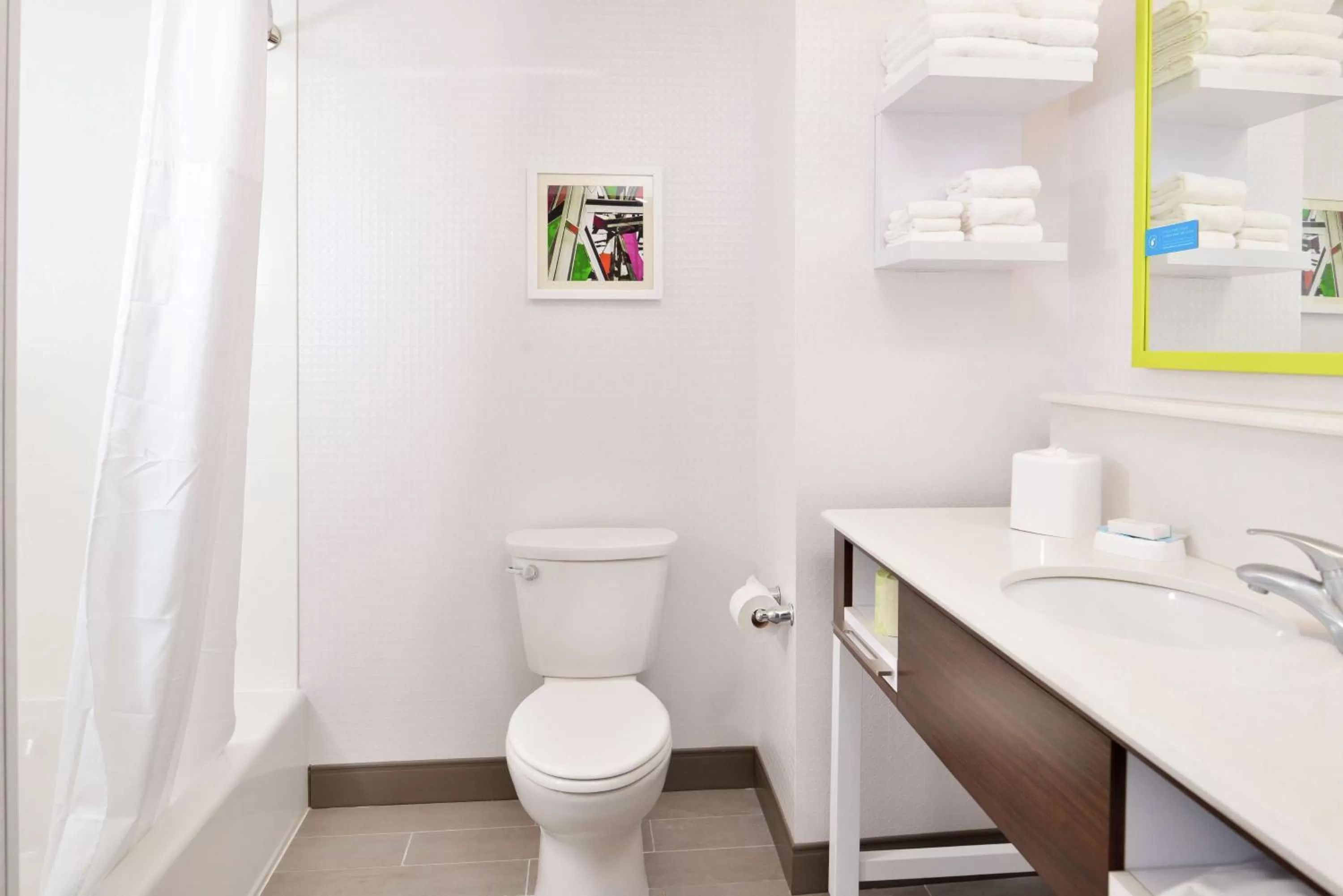 Bathroom in Hampton Inn & Suites Saint Paul Oakdale Woodbury