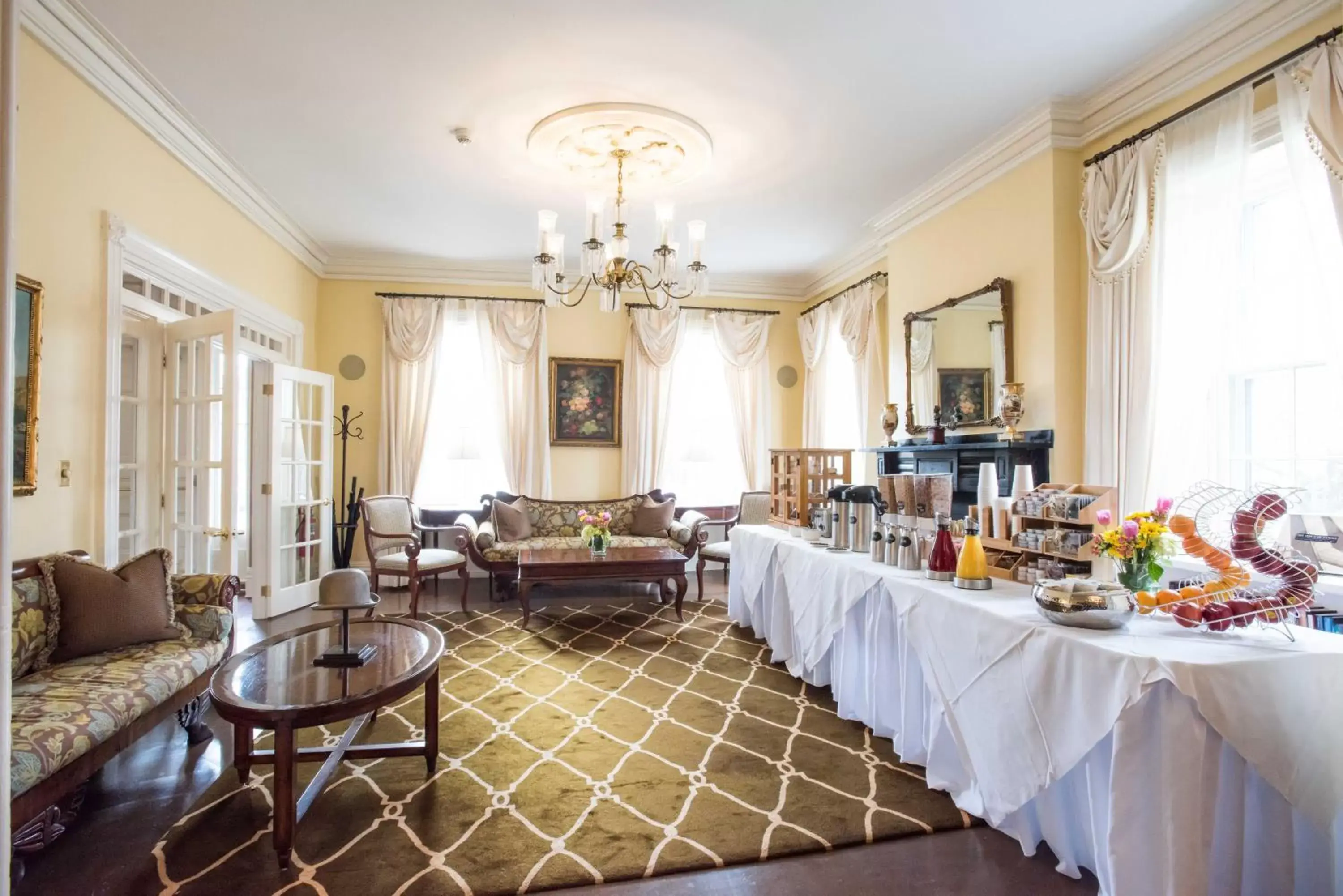 Seating area, Restaurant/Places to Eat in Jared Coffin House