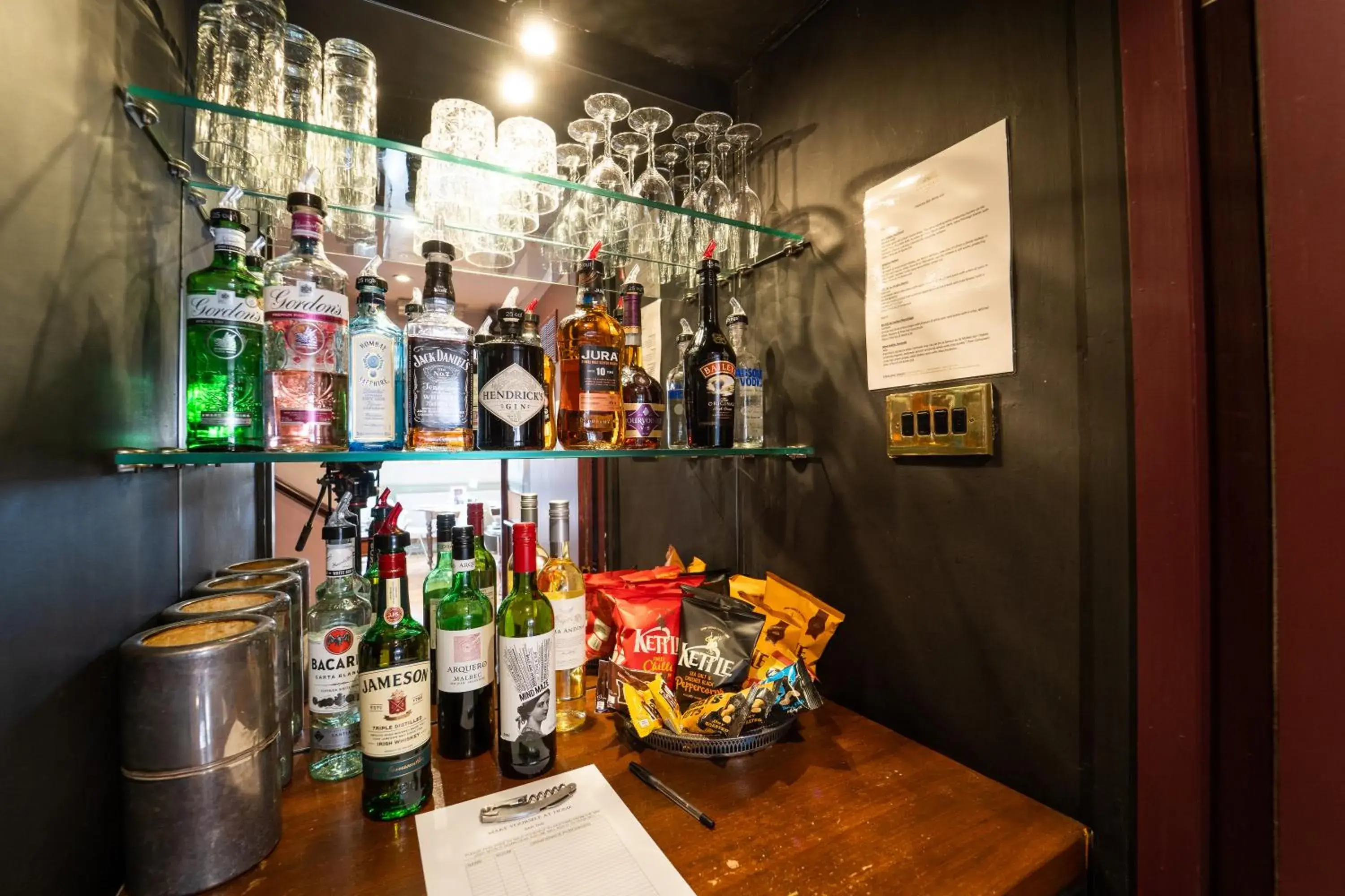 Lounge or bar in Brooks Guesthouse Lounge or bar in Brooks Guesthouse