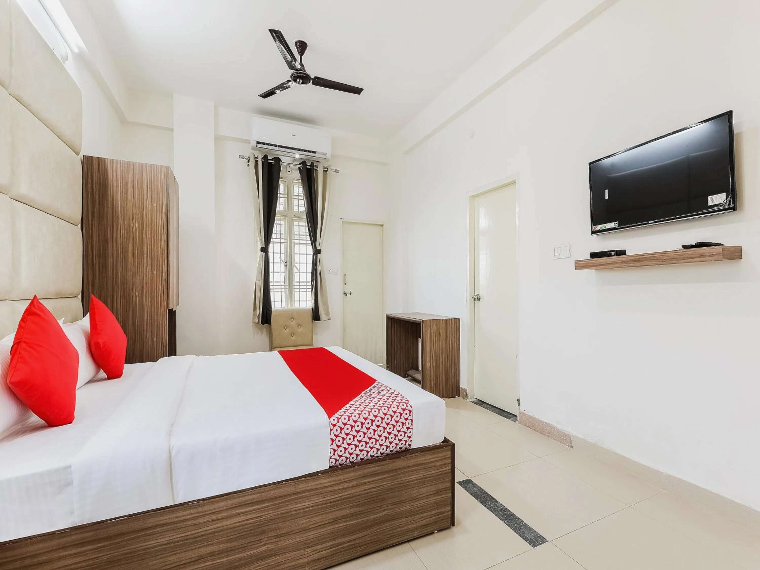 Bedroom, Bed in Tunez