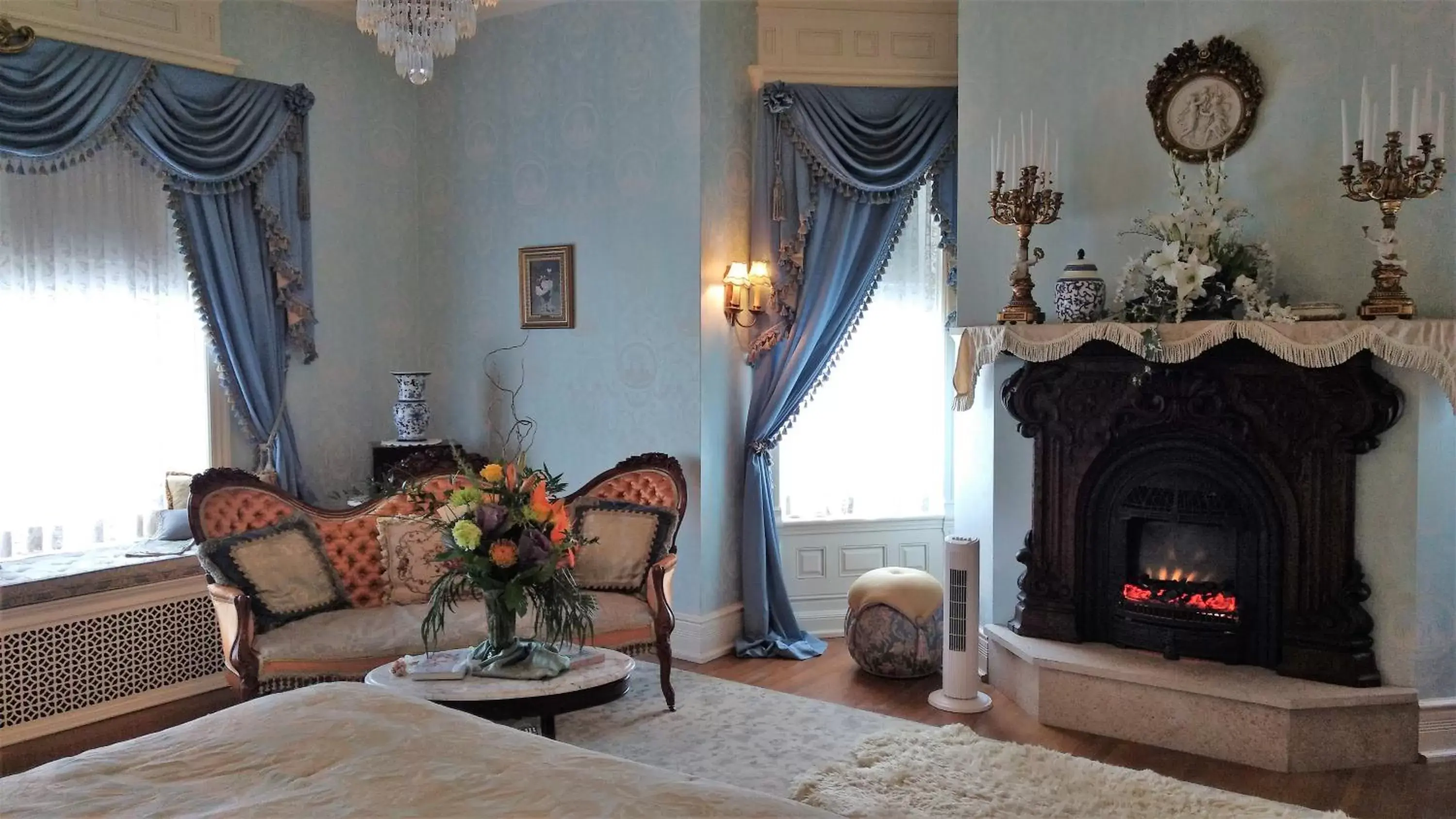 Seating Area in Alexander Mansion Bed & Breakfast