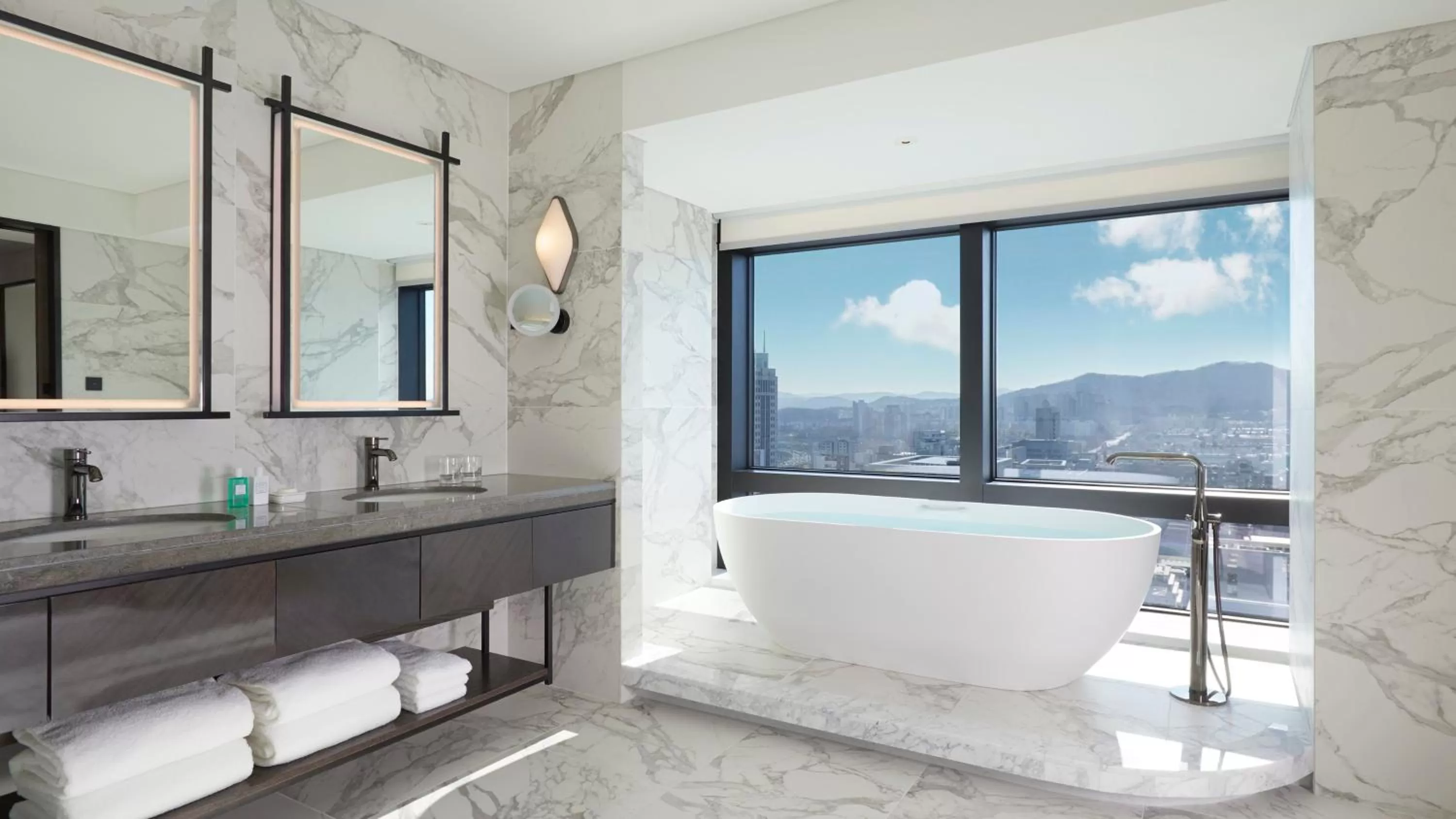 Photo of the whole room in Grand InterContinental Seoul Parnas by IHG