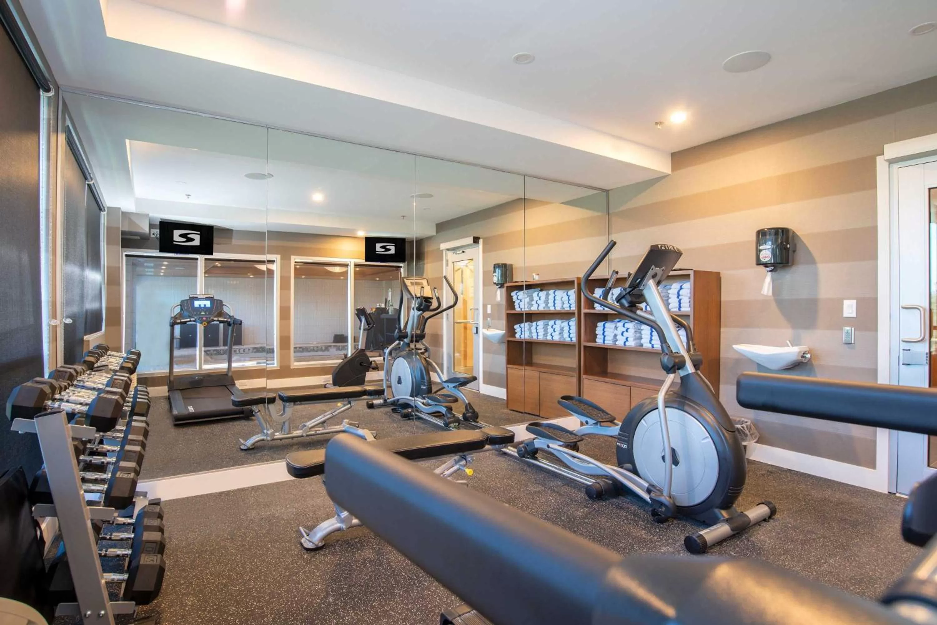 Fitness centre/facilities in Sandman Hotel Hamilton