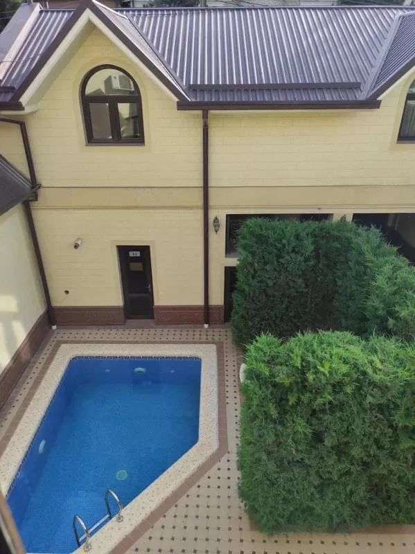 Swimming pool in Alliance Hotel Tashkent