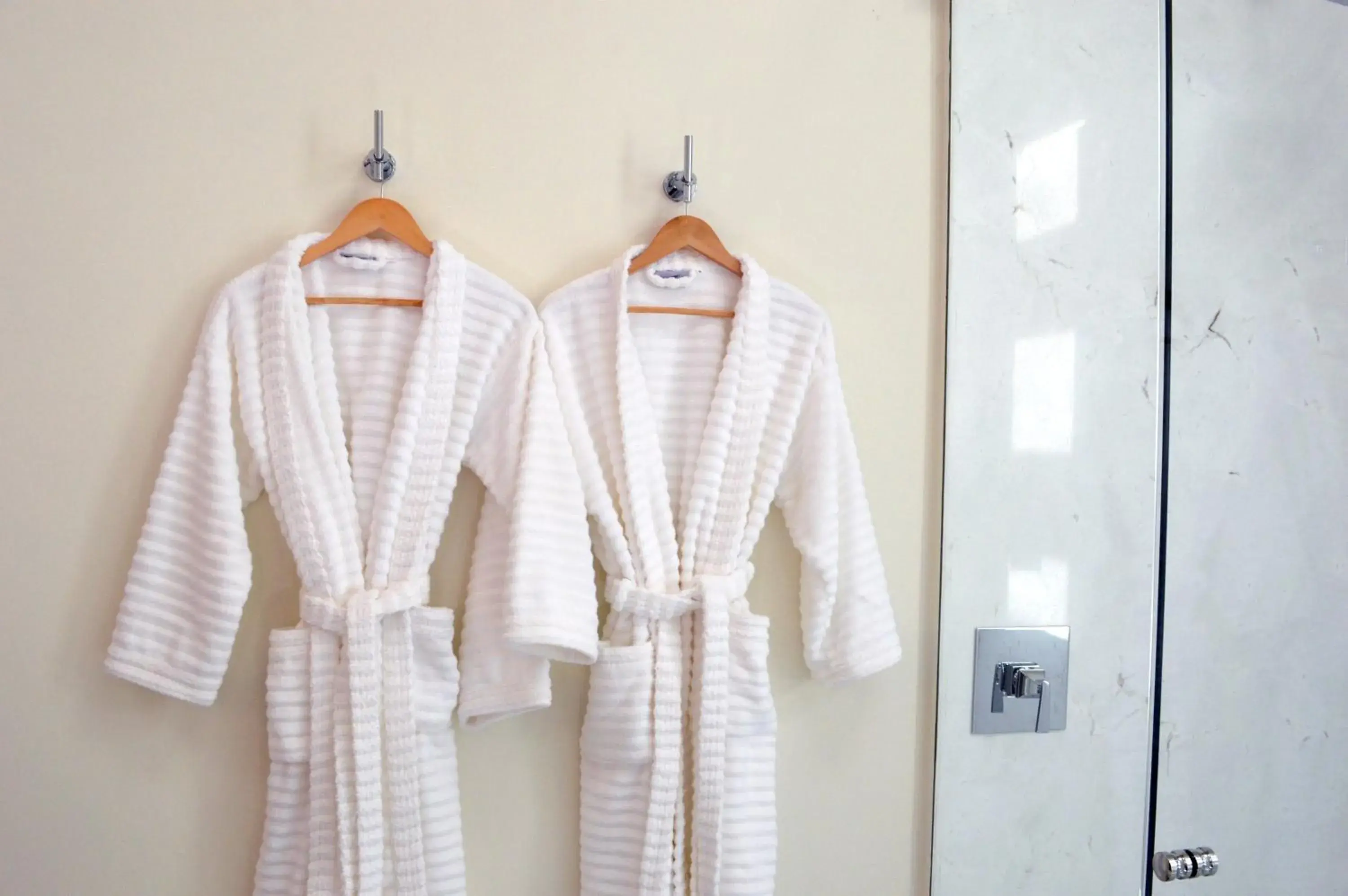 Bathroom, Bed in HOTEL CASA BLANCA 7